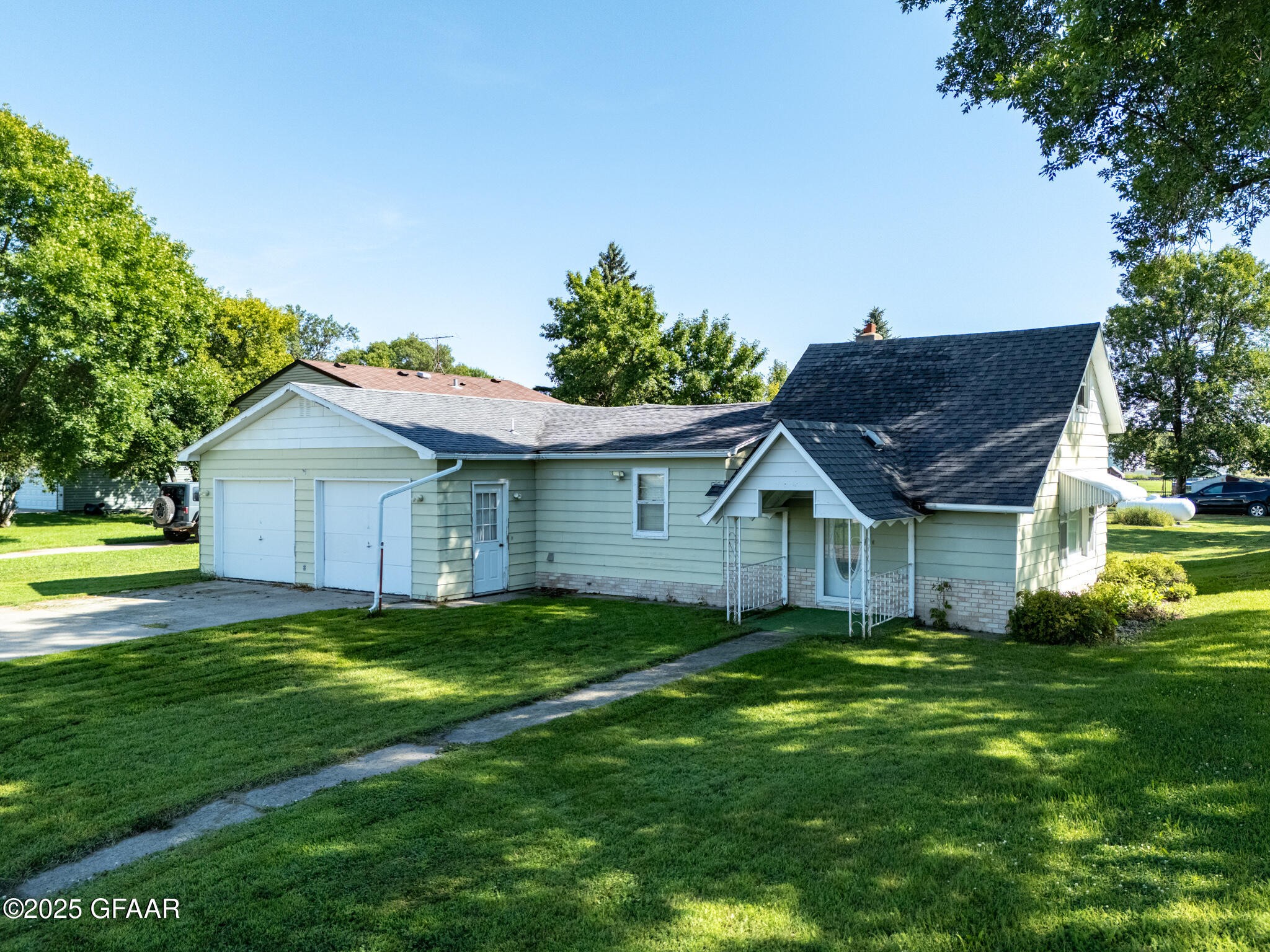 Hatton, North Dakota 58240, United States, 2 Bedrooms Bedrooms, ,1 BathroomBathrooms,Residential,Pending,202451