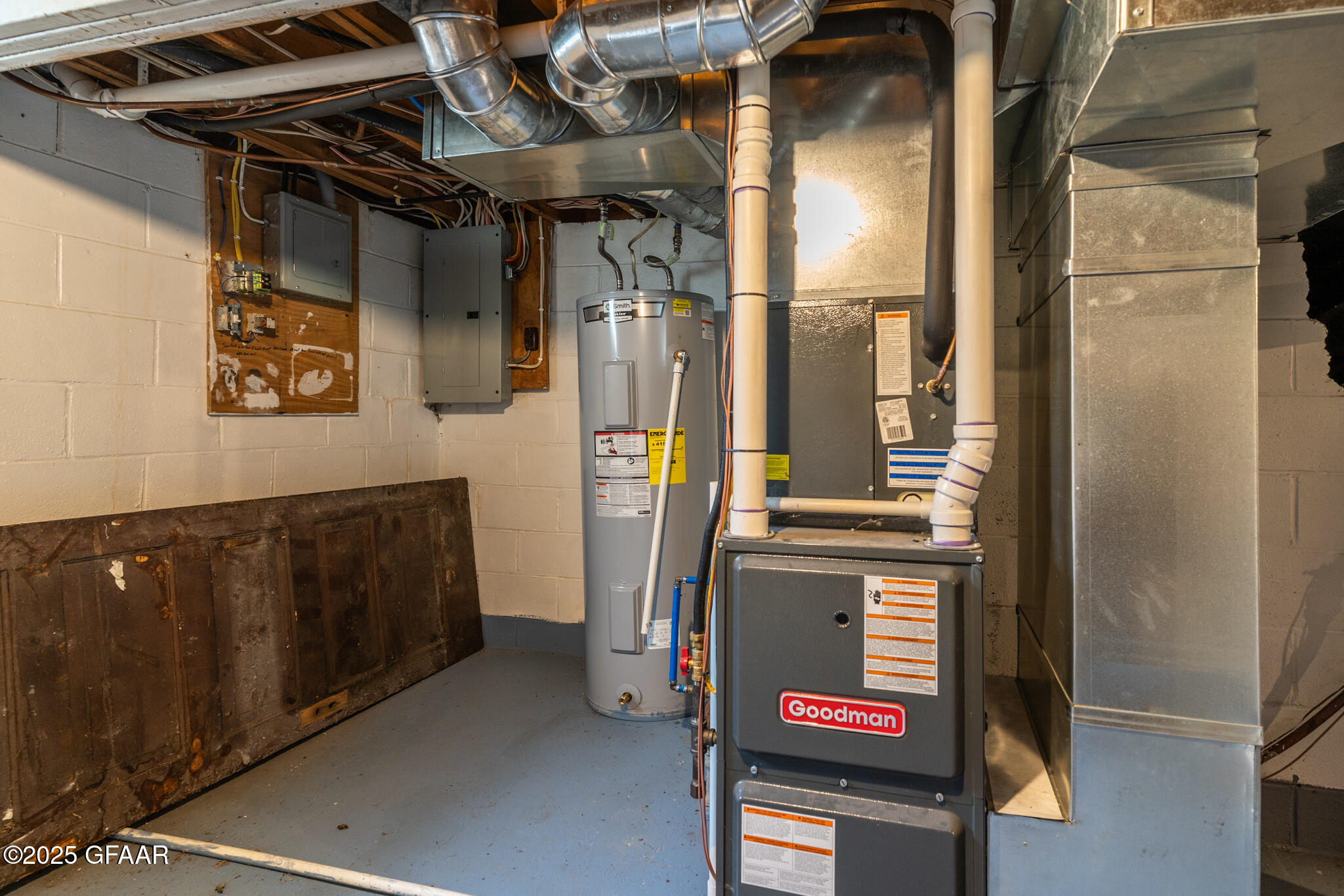 Hatton, North Dakota 58240, United States, 2 Bedrooms Bedrooms, ,1 BathroomBathrooms,Residential,Pending,202451