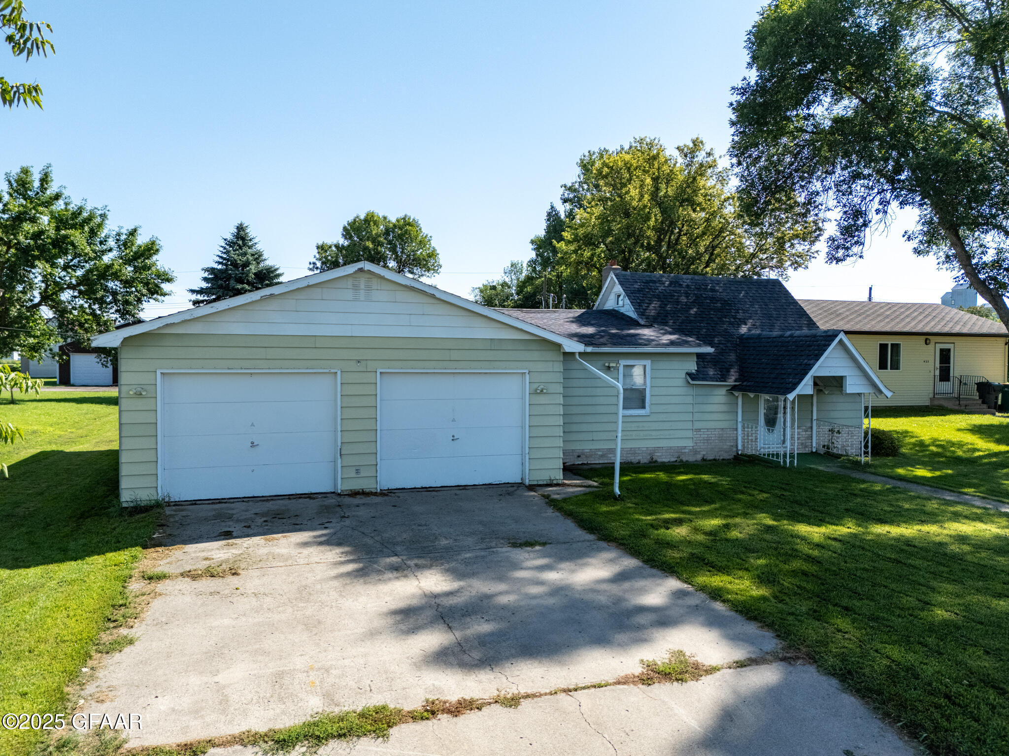 Hatton, North Dakota 58240, United States, 2 Bedrooms Bedrooms, ,1 BathroomBathrooms,Residential,Pending,202451