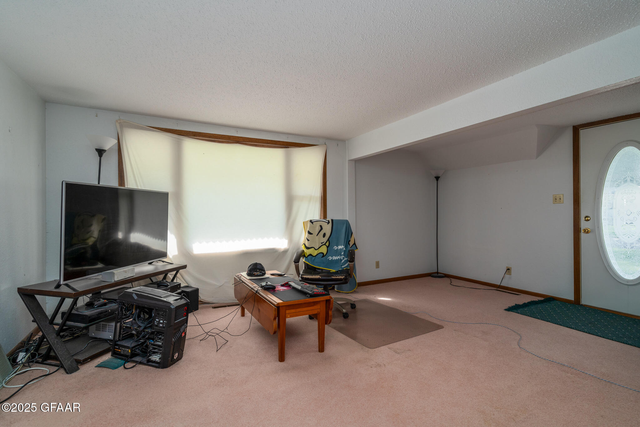 Hatton, North Dakota 58240, United States, 2 Bedrooms Bedrooms, ,1 BathroomBathrooms,Residential,Pending,202451