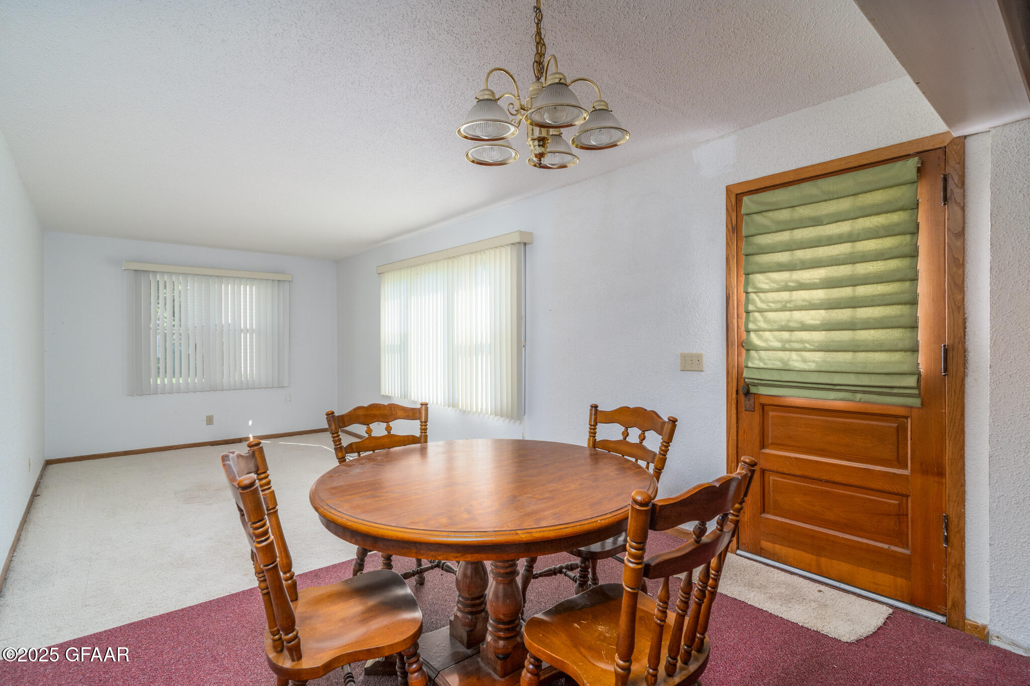 Hatton, North Dakota 58240, United States, 2 Bedrooms Bedrooms, ,1 BathroomBathrooms,Residential,Pending,202451