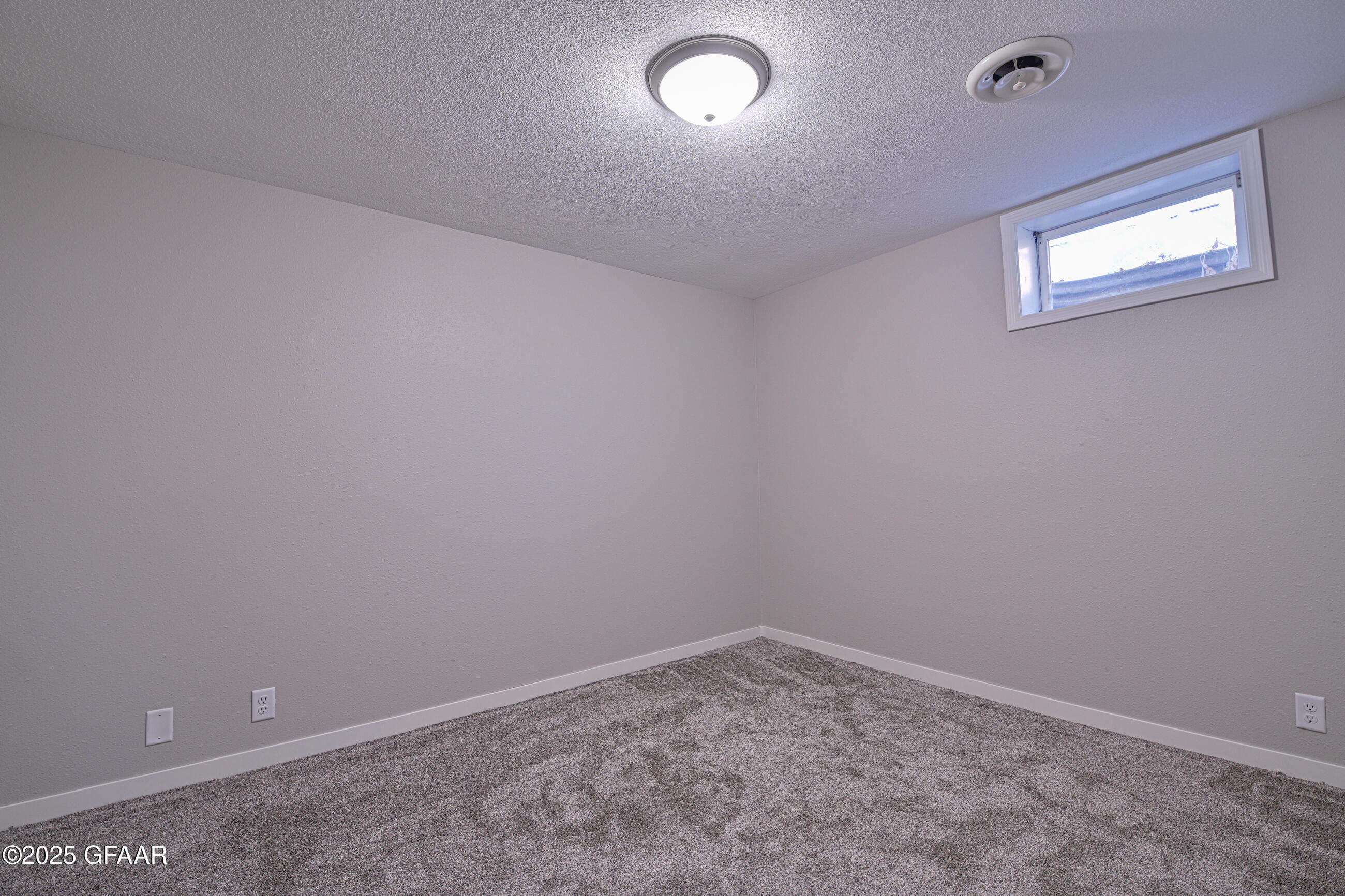 East Grand Forks, Minnesota 56721, United States, 7 Bedrooms Bedrooms, ,5 BathroomsBathrooms,Residential,Pending,166339