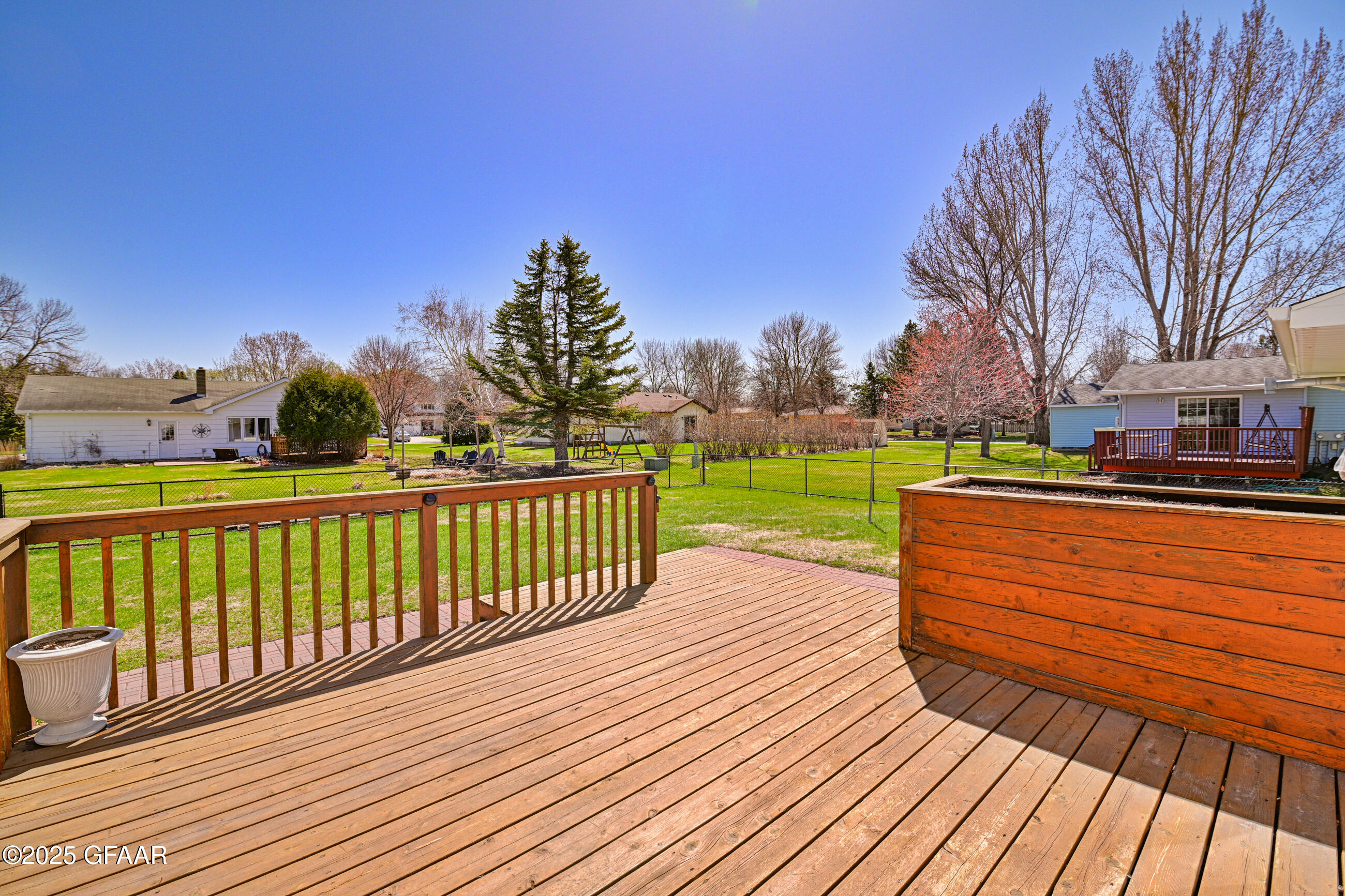 East Grand Forks, Minnesota 56721, United States, 7 Bedrooms Bedrooms, ,5 BathroomsBathrooms,Residential,Pending,166339