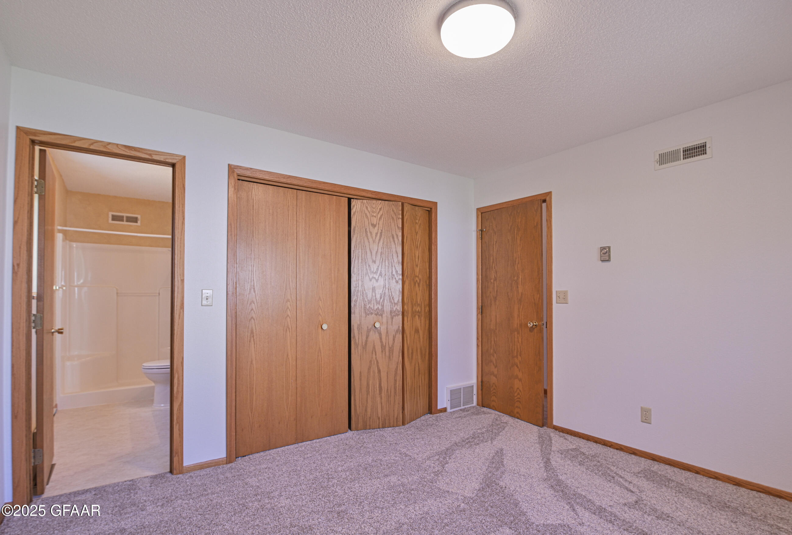 East Grand Forks, Minnesota 56721, United States, 7 Bedrooms Bedrooms, ,5 BathroomsBathrooms,Residential,Pending,166339