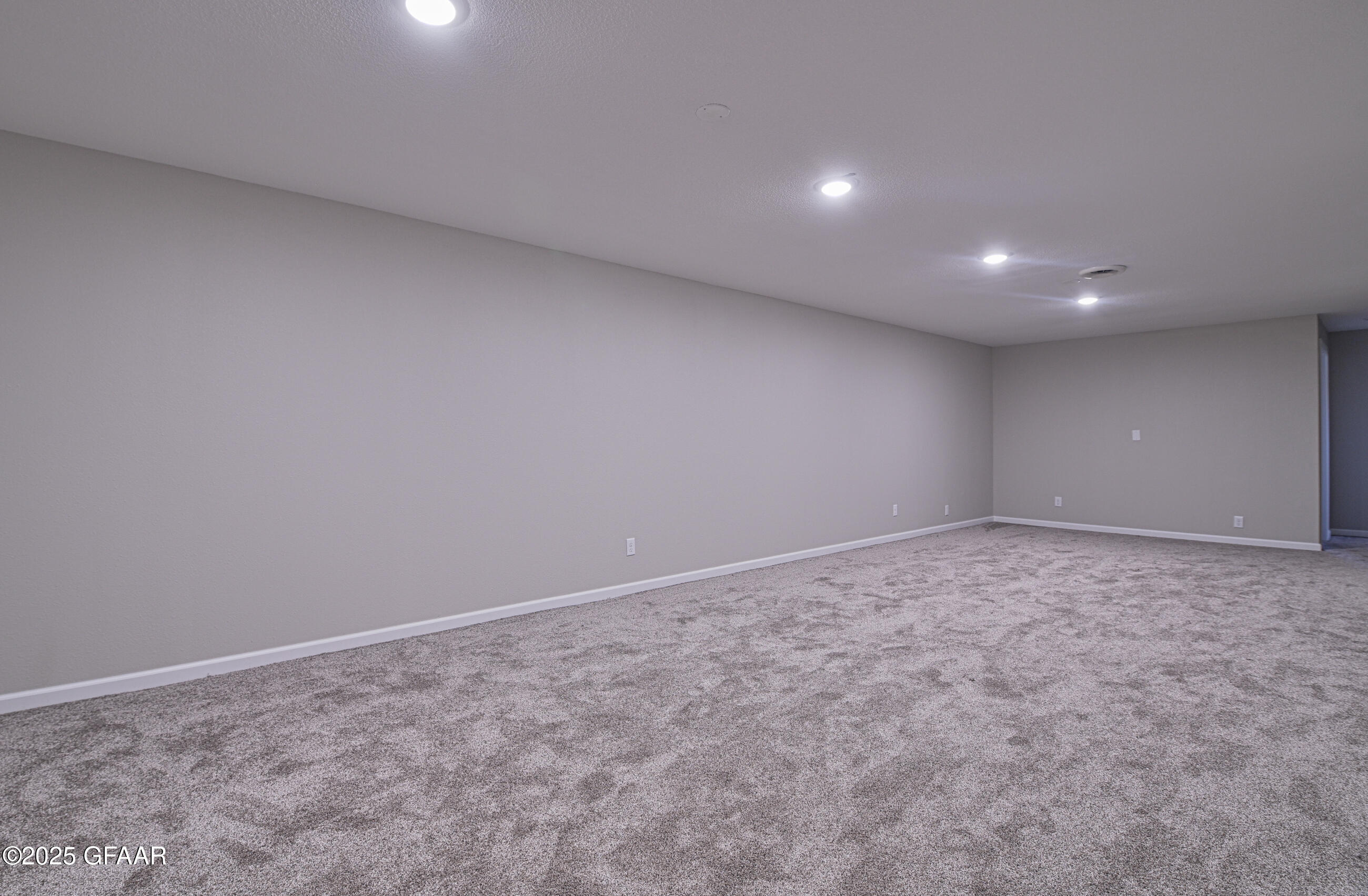 East Grand Forks, Minnesota 56721, United States, 7 Bedrooms Bedrooms, ,5 BathroomsBathrooms,Residential,Pending,166339