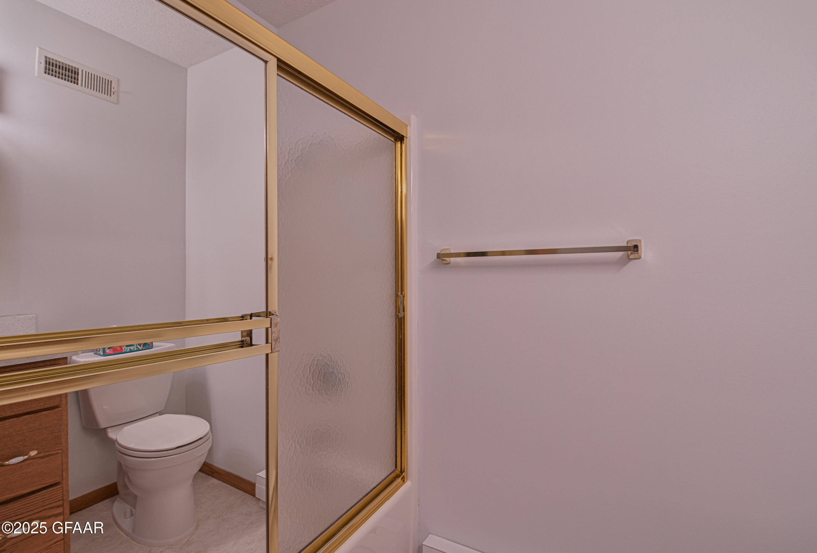 East Grand Forks, Minnesota 56721, United States, 7 Bedrooms Bedrooms, ,5 BathroomsBathrooms,Residential,Pending,166339