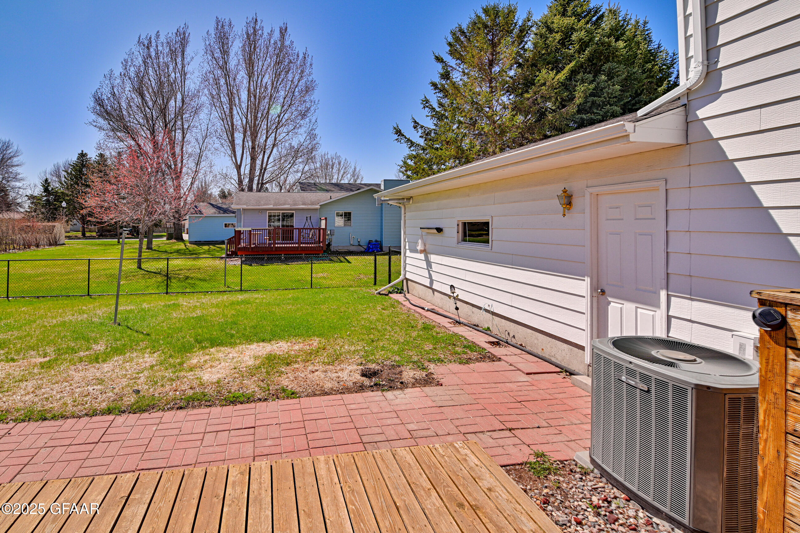 East Grand Forks, Minnesota 56721, United States, 7 Bedrooms Bedrooms, ,5 BathroomsBathrooms,Residential,Pending,166339
