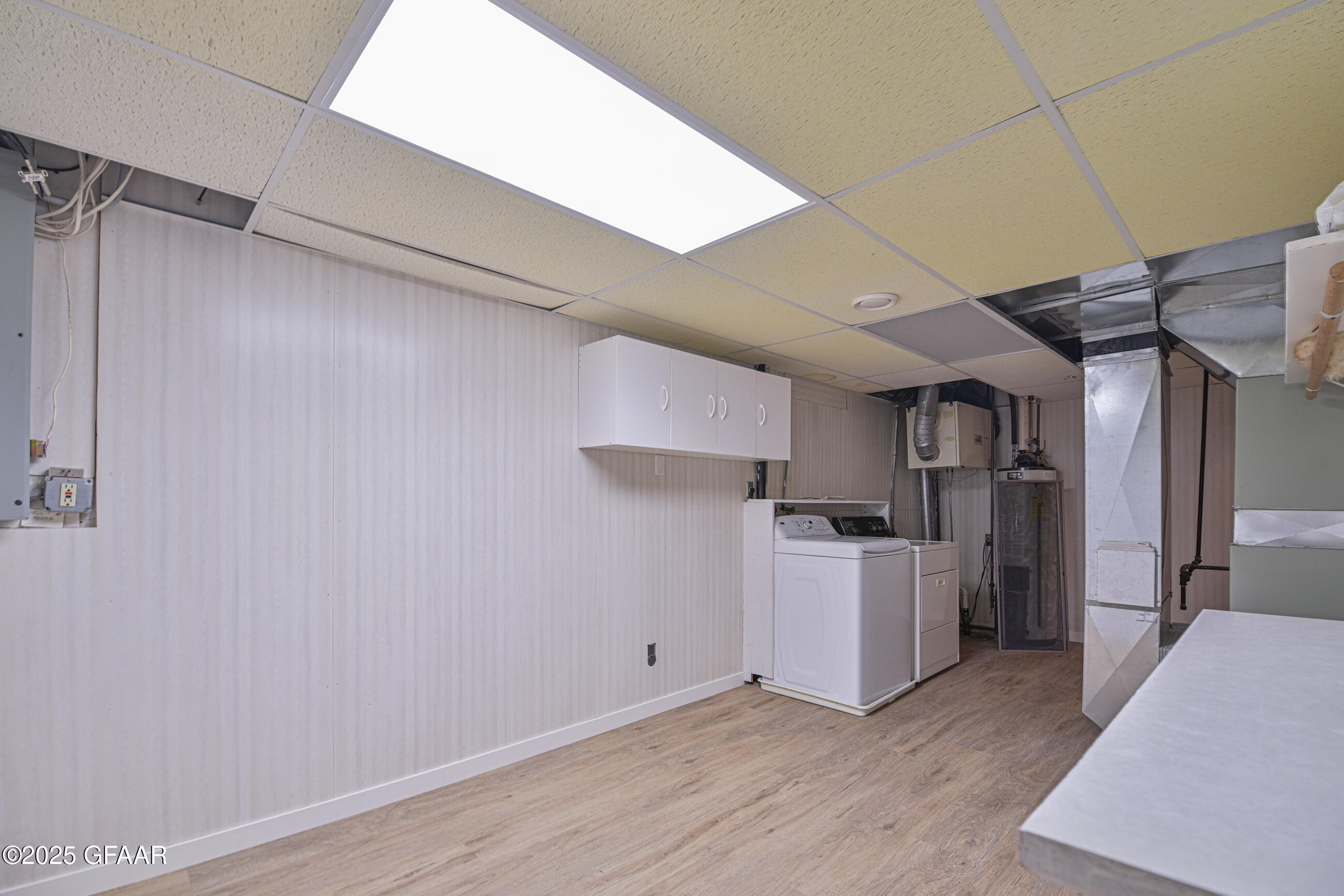 East Grand Forks, Minnesota 56721, United States, 7 Bedrooms Bedrooms, ,5 BathroomsBathrooms,Residential,Pending,166339