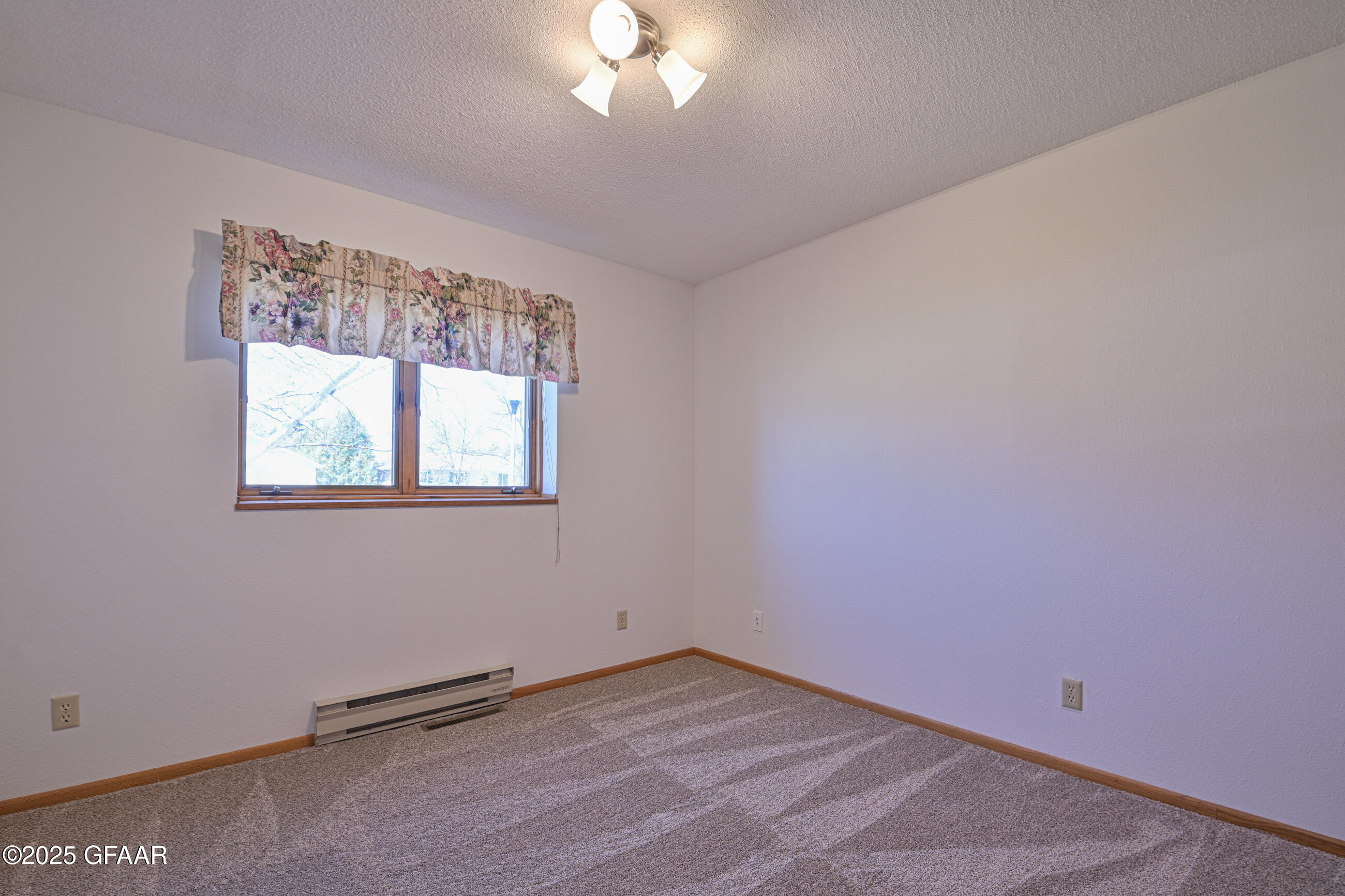 East Grand Forks, Minnesota 56721, United States, 7 Bedrooms Bedrooms, ,5 BathroomsBathrooms,Residential,Pending,166339