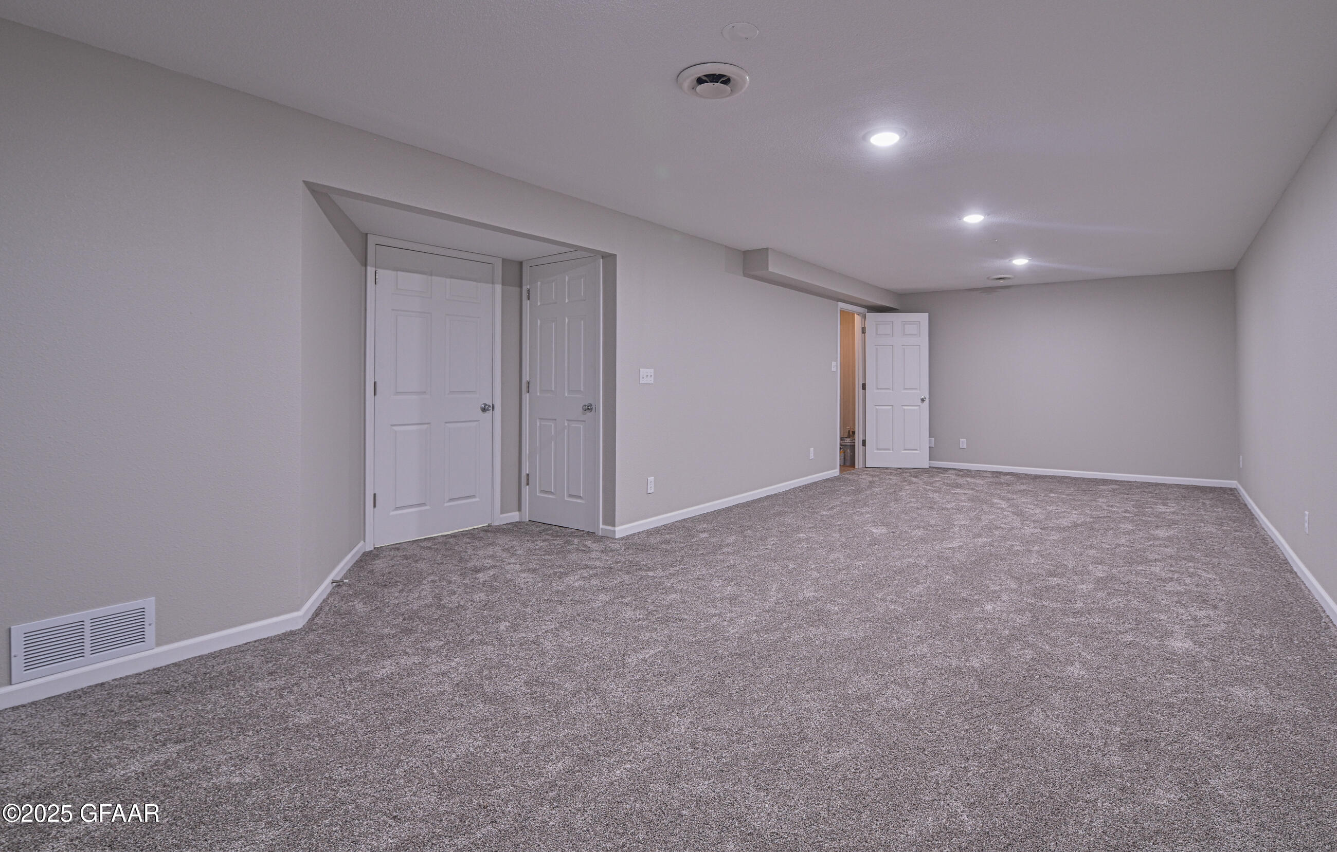 East Grand Forks, Minnesota 56721, United States, 7 Bedrooms Bedrooms, ,5 BathroomsBathrooms,Residential,Pending,166339