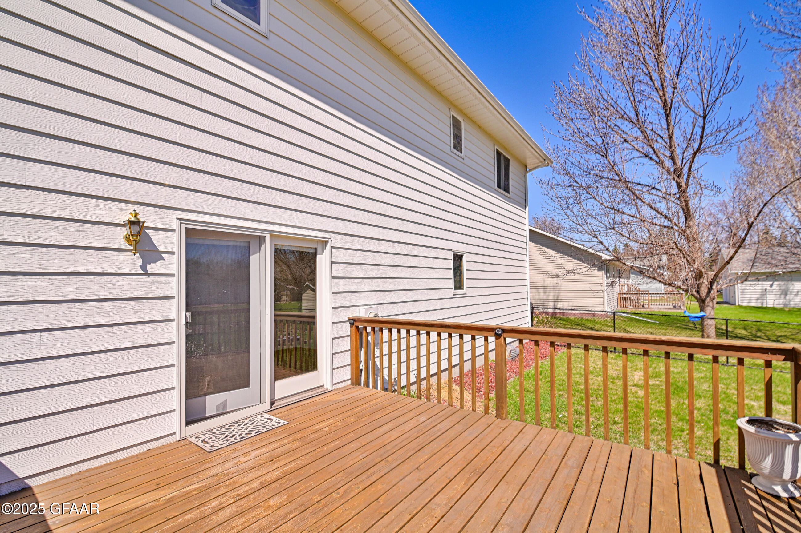 East Grand Forks, Minnesota 56721, United States, 7 Bedrooms Bedrooms, ,5 BathroomsBathrooms,Residential,Pending,166339