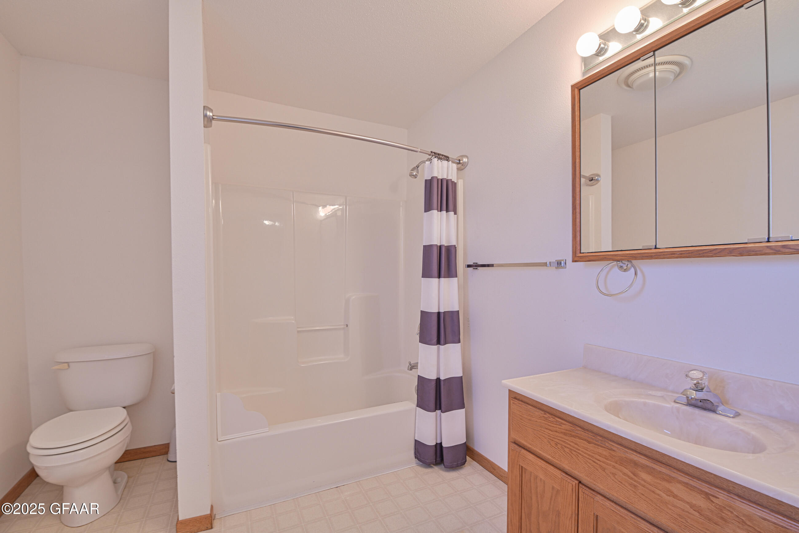 East Grand Forks, Minnesota 56721, United States, 7 Bedrooms Bedrooms, ,5 BathroomsBathrooms,Residential,Pending,166339