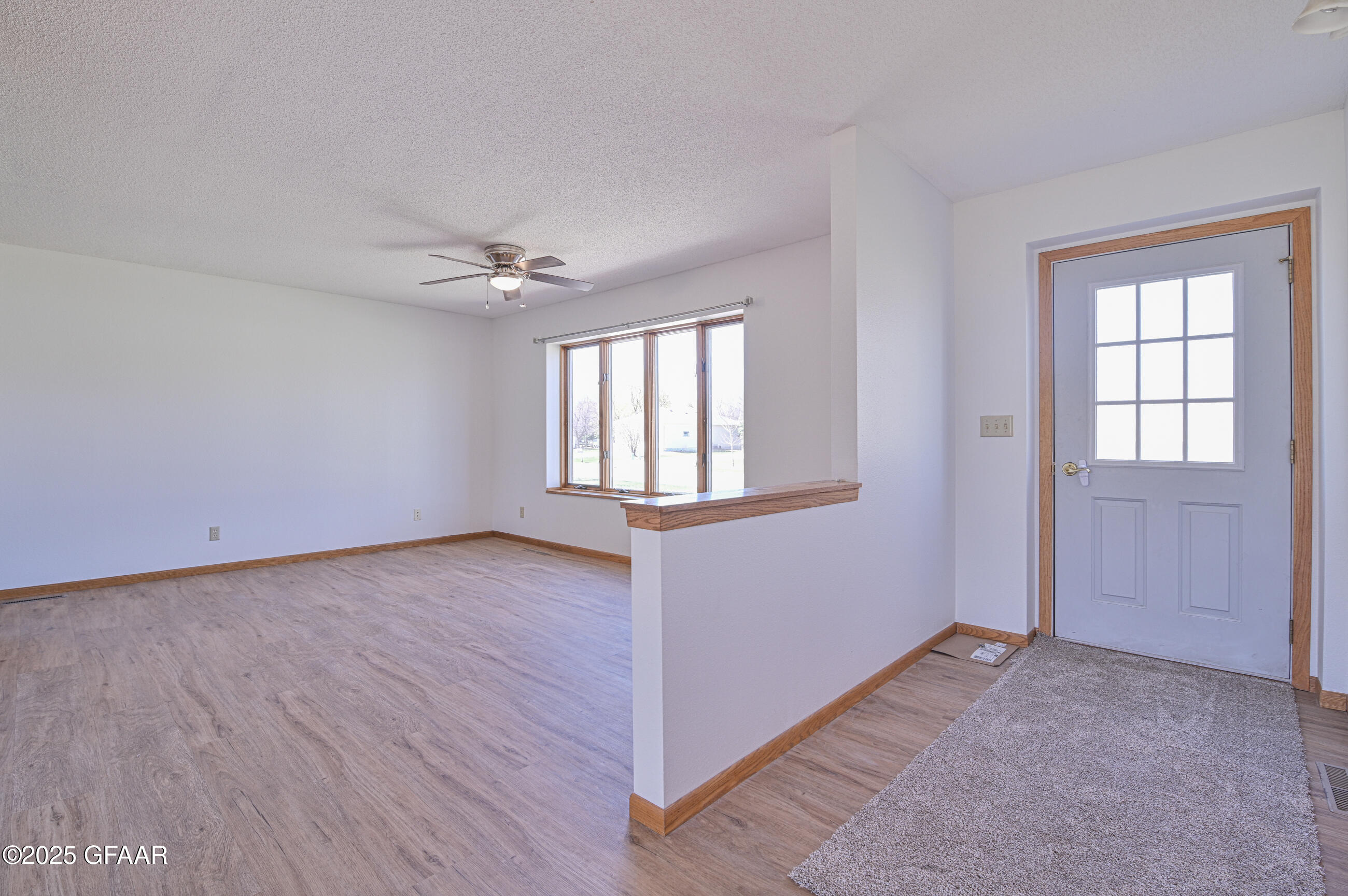 East Grand Forks, Minnesota 56721, United States, 7 Bedrooms Bedrooms, ,5 BathroomsBathrooms,Residential,Pending,166339