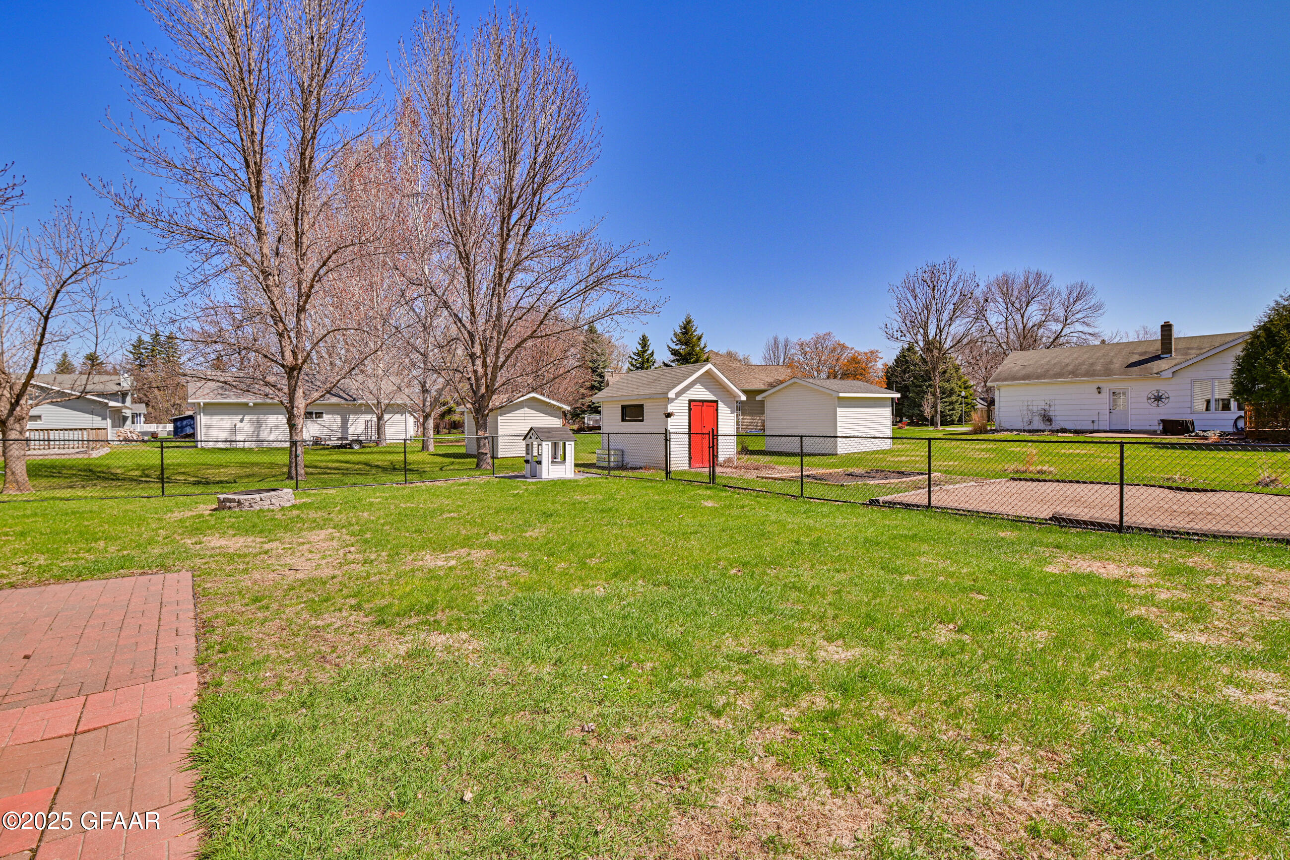 East Grand Forks, Minnesota 56721, United States, 7 Bedrooms Bedrooms, ,5 BathroomsBathrooms,Residential,Pending,166339
