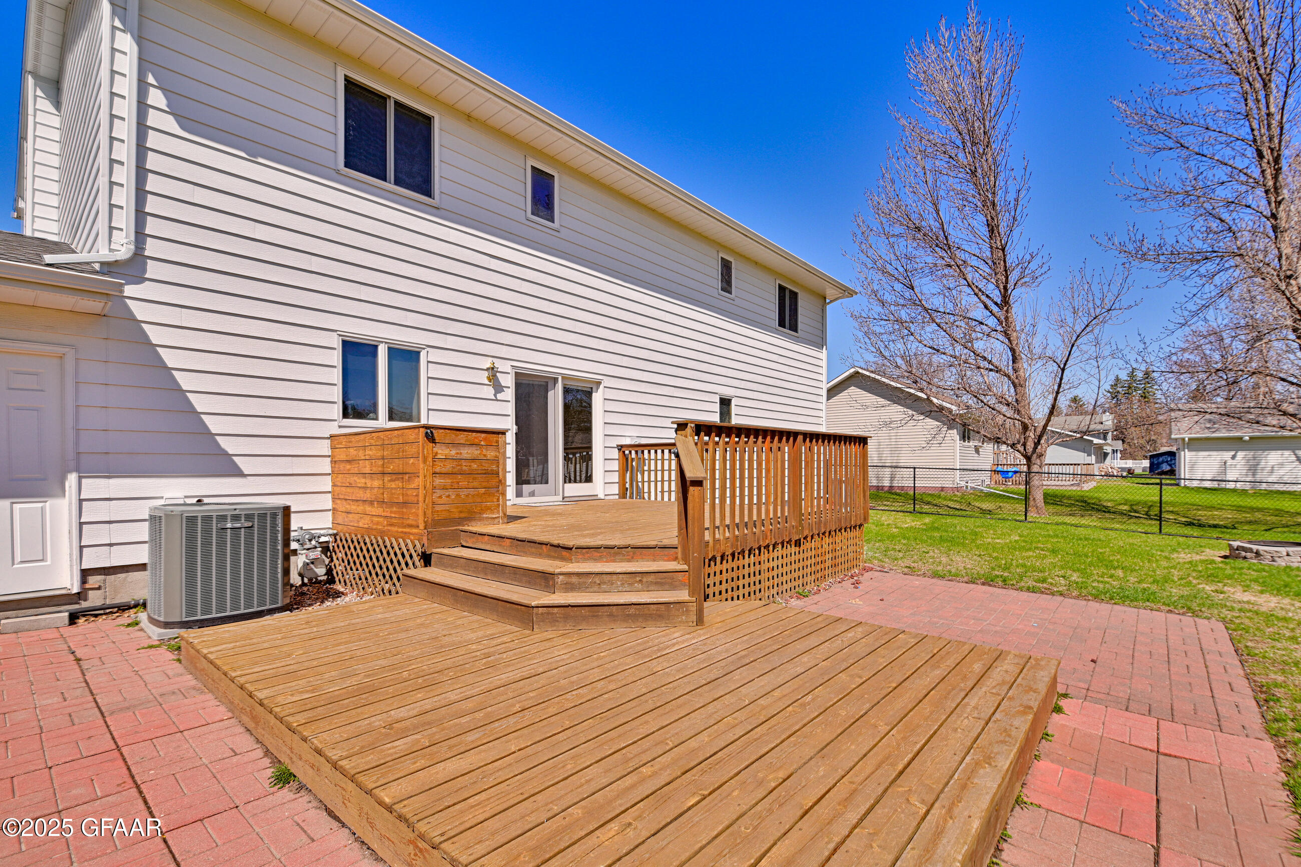 East Grand Forks, Minnesota 56721, United States, 7 Bedrooms Bedrooms, ,5 BathroomsBathrooms,Residential,Pending,166339