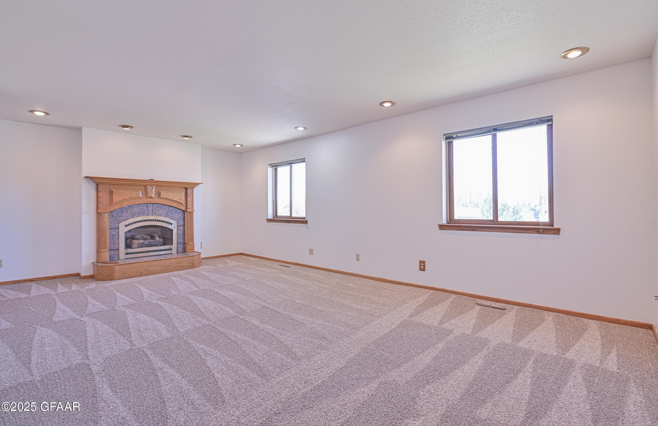 East Grand Forks, Minnesota 56721, United States, 7 Bedrooms Bedrooms, ,5 BathroomsBathrooms,Residential,Pending,166339