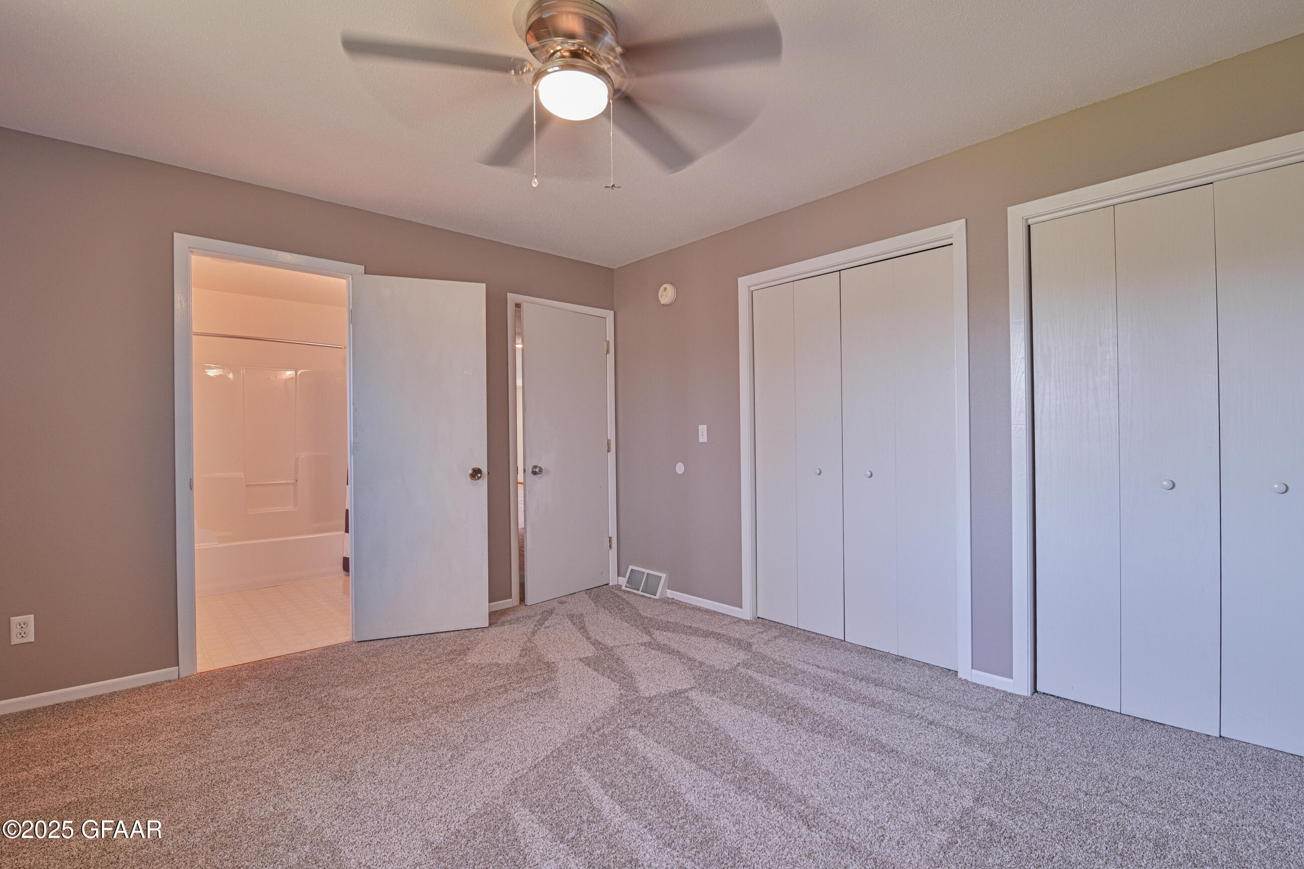 East Grand Forks, Minnesota 56721, United States, 7 Bedrooms Bedrooms, ,5 BathroomsBathrooms,Residential,Pending,166339