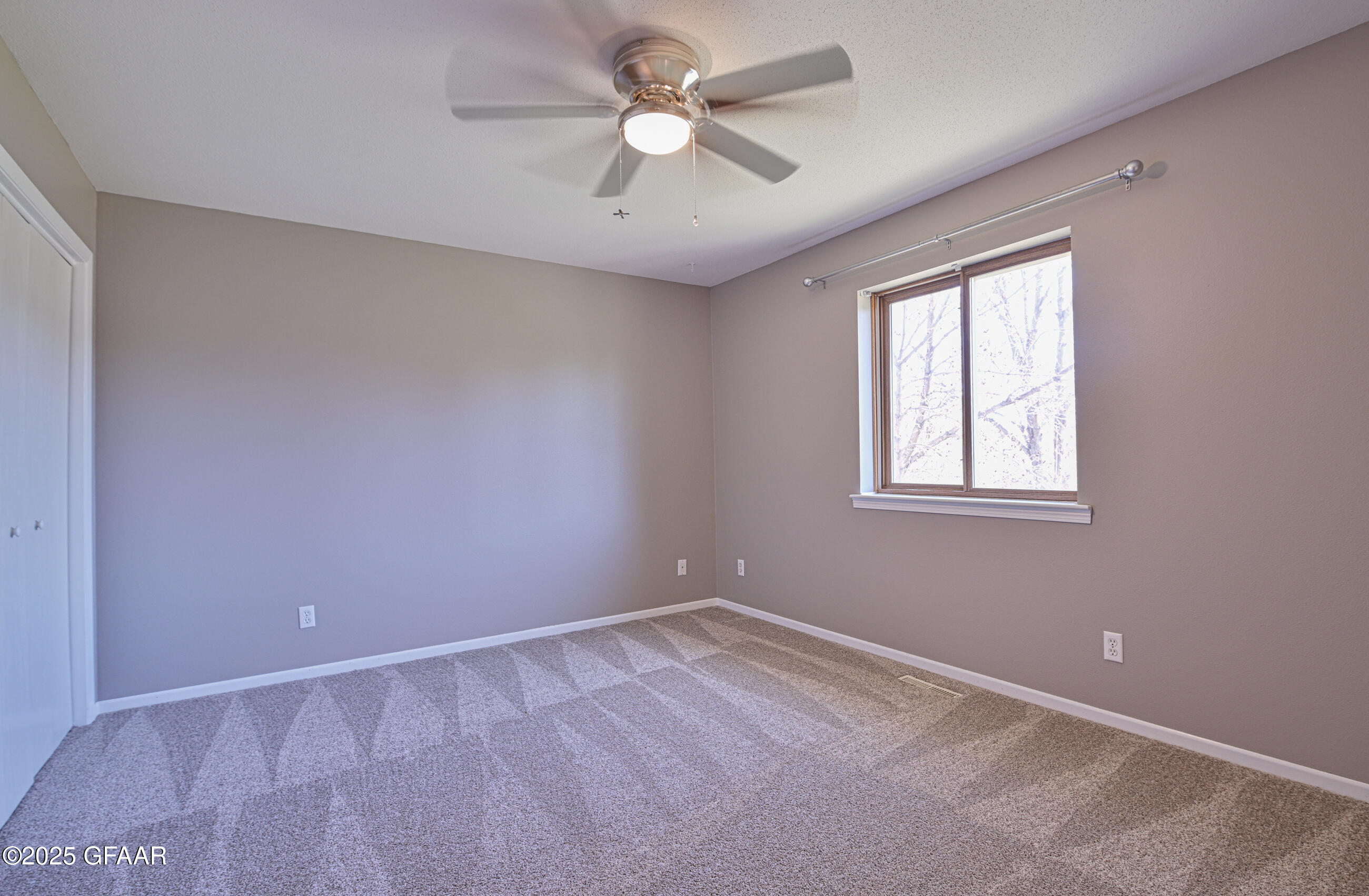 East Grand Forks, Minnesota 56721, United States, 7 Bedrooms Bedrooms, ,5 BathroomsBathrooms,Residential,Pending,166339