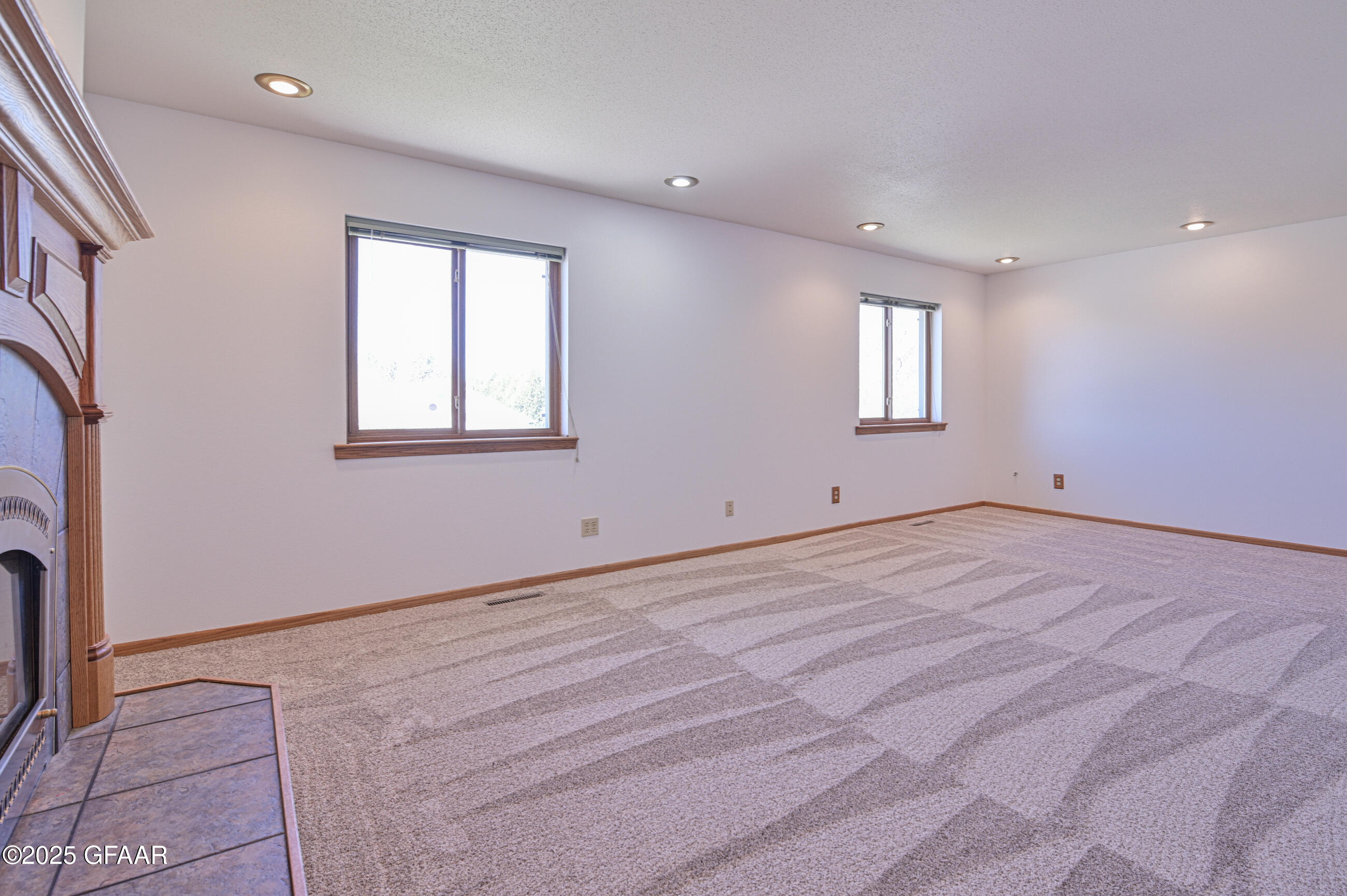 East Grand Forks, Minnesota 56721, United States, 7 Bedrooms Bedrooms, ,5 BathroomsBathrooms,Residential,Pending,166339