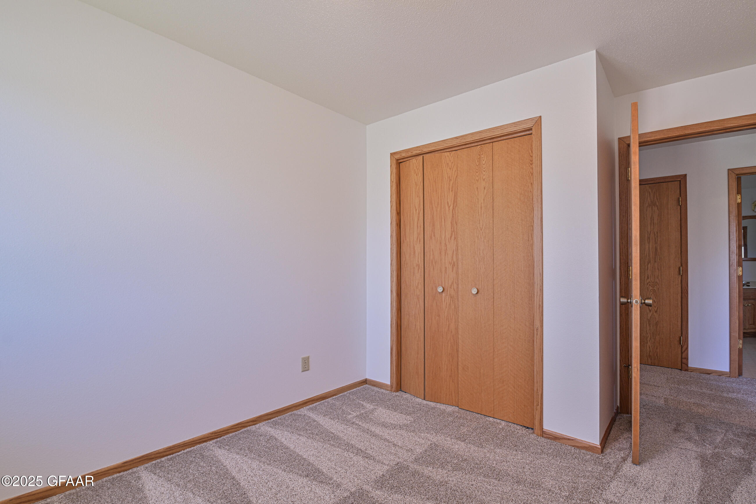 East Grand Forks, Minnesota 56721, United States, 7 Bedrooms Bedrooms, ,5 BathroomsBathrooms,Residential,Pending,166339