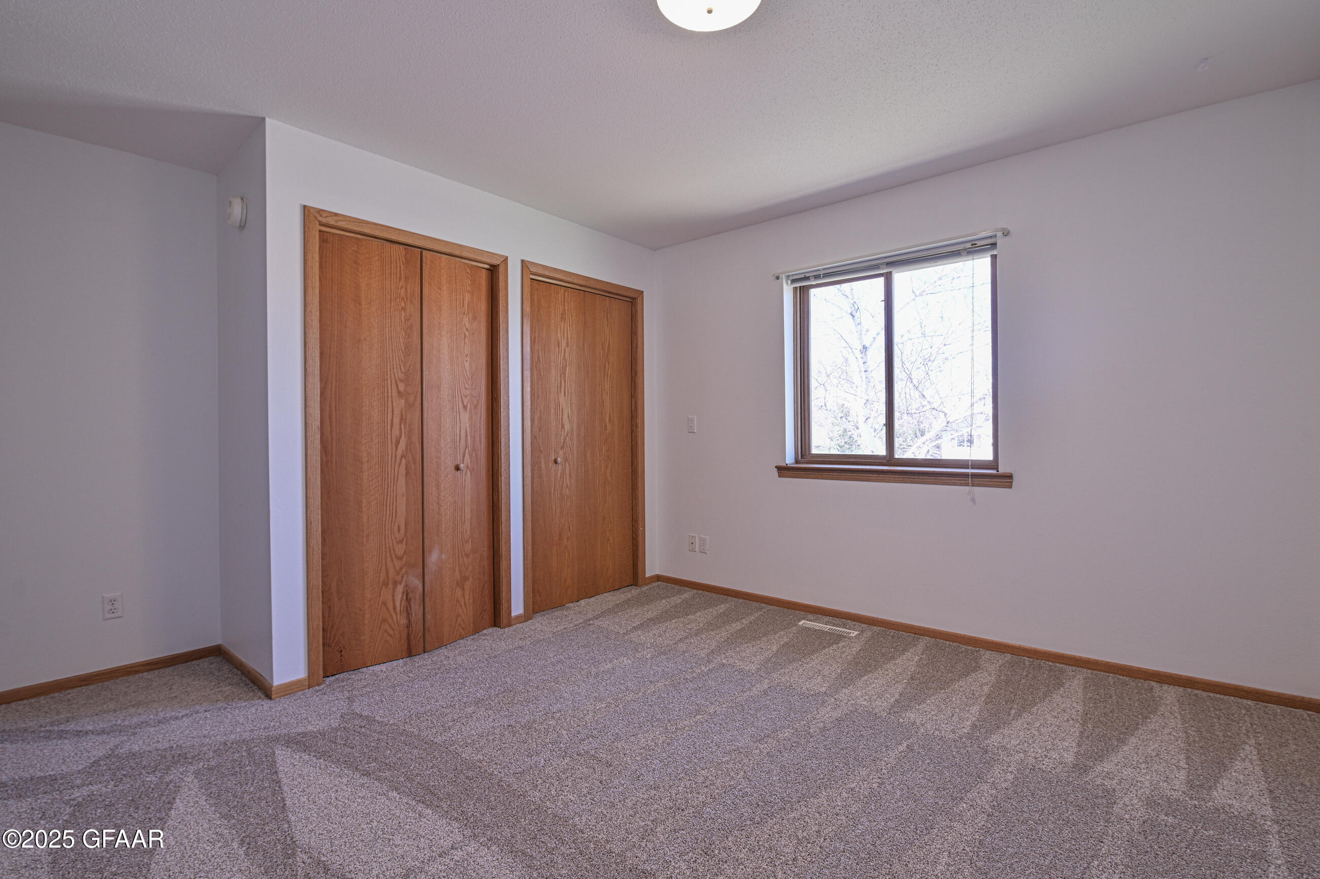 East Grand Forks, Minnesota 56721, United States, 7 Bedrooms Bedrooms, ,5 BathroomsBathrooms,Residential,Pending,166339