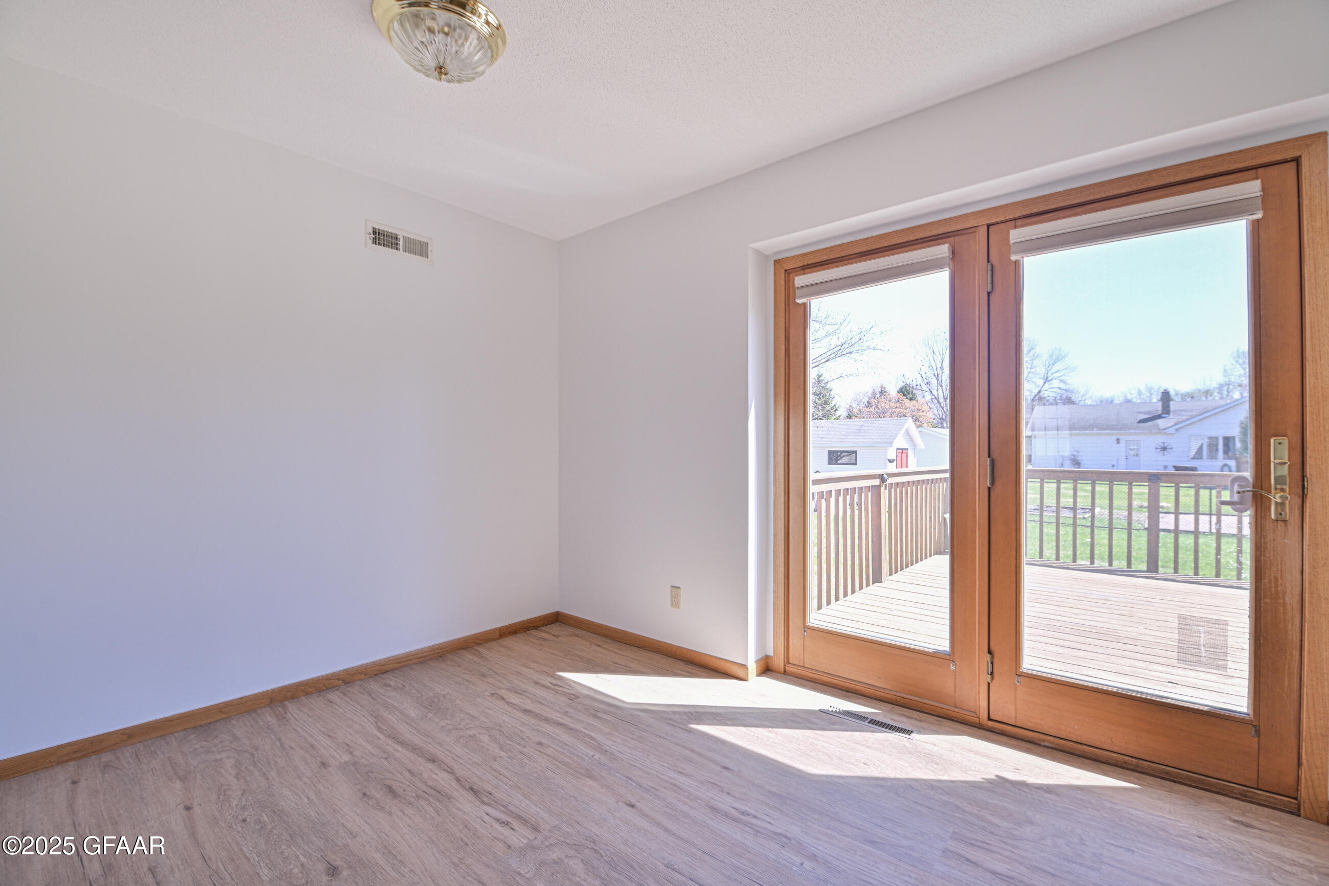 East Grand Forks, Minnesota 56721, United States, 7 Bedrooms Bedrooms, ,5 BathroomsBathrooms,Residential,Pending,166339