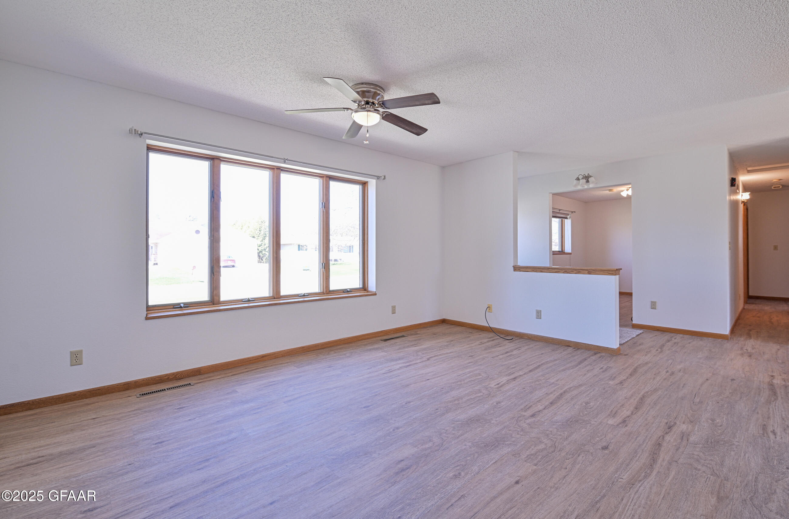 East Grand Forks, Minnesota 56721, United States, 7 Bedrooms Bedrooms, ,5 BathroomsBathrooms,Residential,Pending,166339