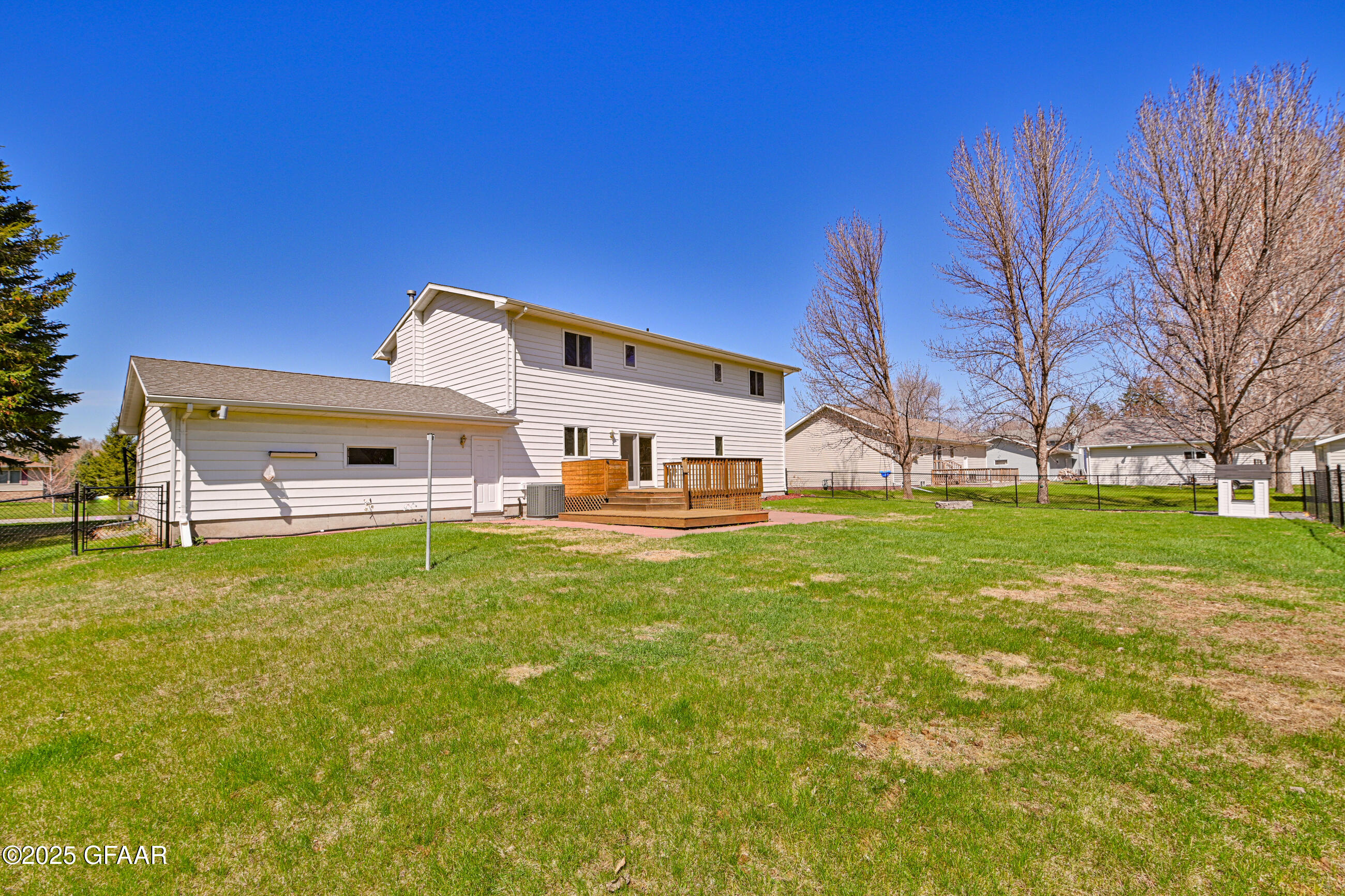 East Grand Forks, Minnesota 56721, United States, 7 Bedrooms Bedrooms, ,5 BathroomsBathrooms,Residential,Pending,166339