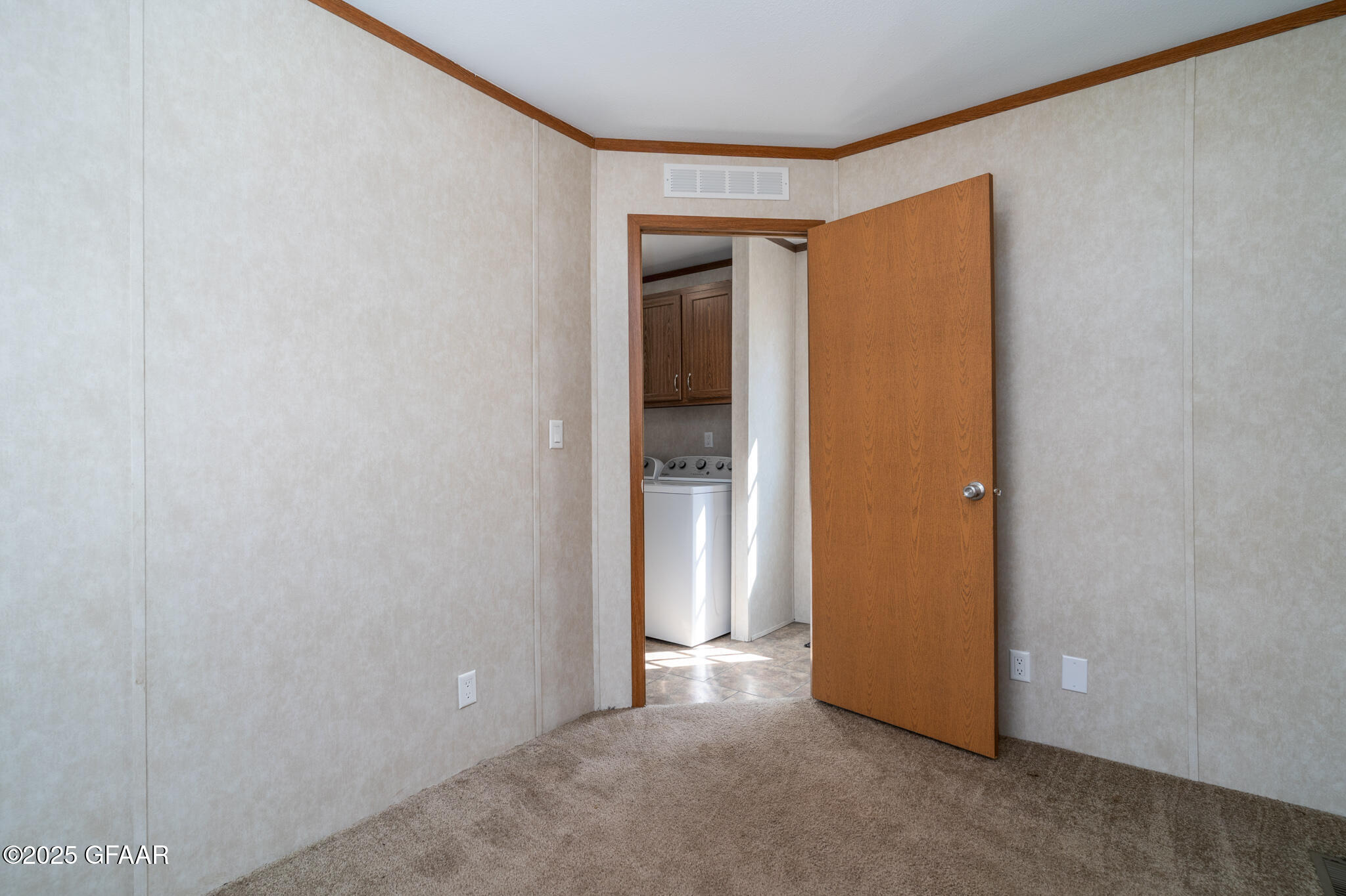 Finley, North Dakota 58230, United States, 3 Bedrooms Bedrooms, ,1 BathroomBathrooms,Residential,Active,245908