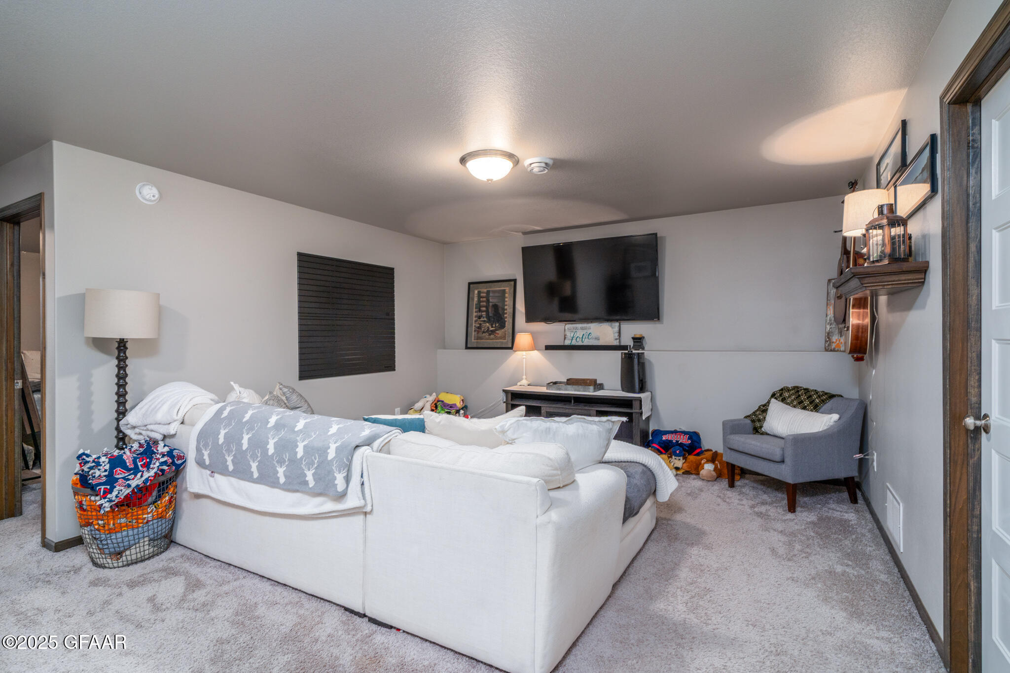 Grand Forks, North Dakota 58201, United States, 4 Bedrooms Bedrooms, ,2 BathroomsBathrooms,Residential,Pending,166338