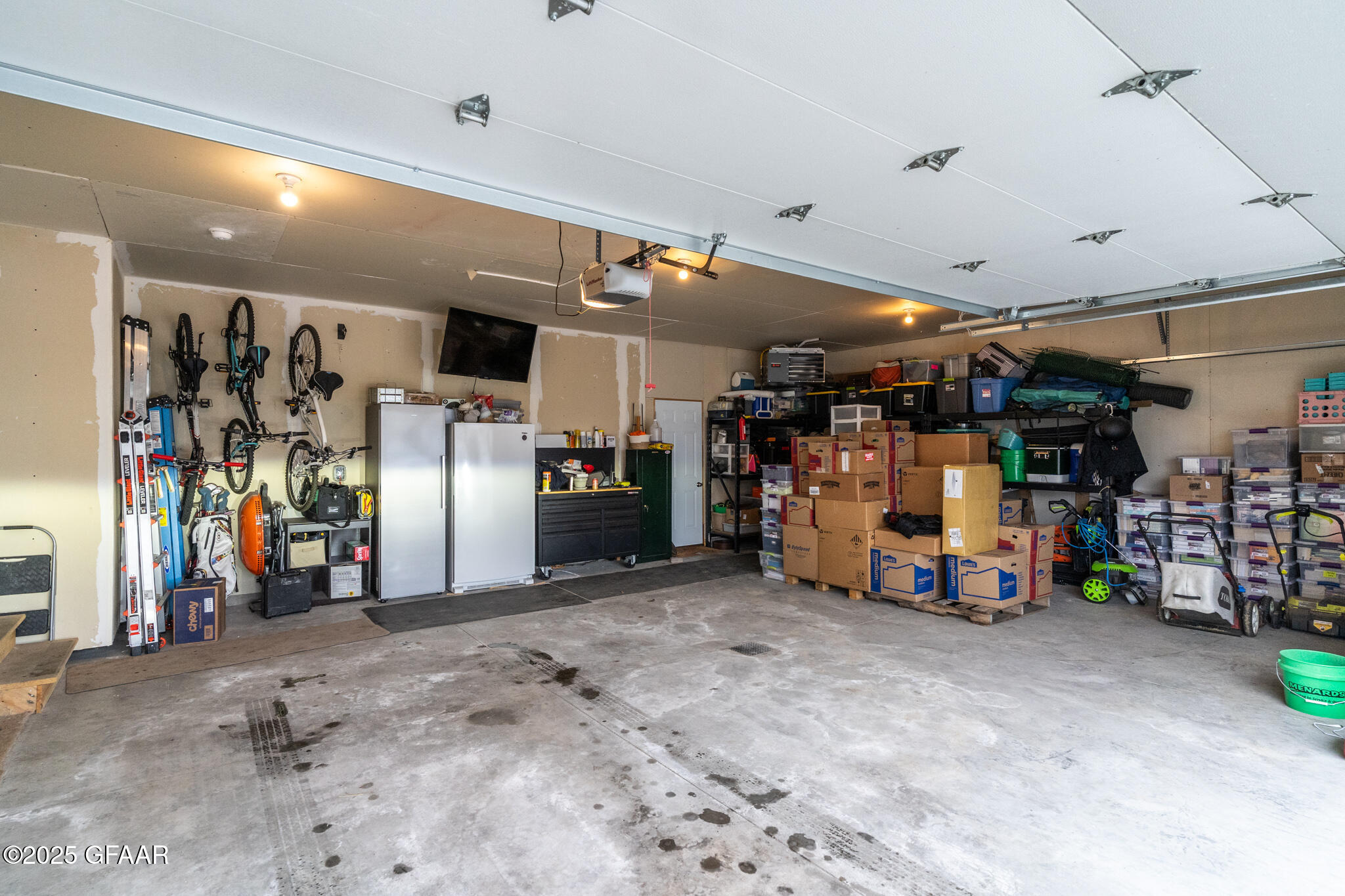 Grand Forks, North Dakota 58201, United States, 4 Bedrooms Bedrooms, ,2 BathroomsBathrooms,Residential,Pending,166338