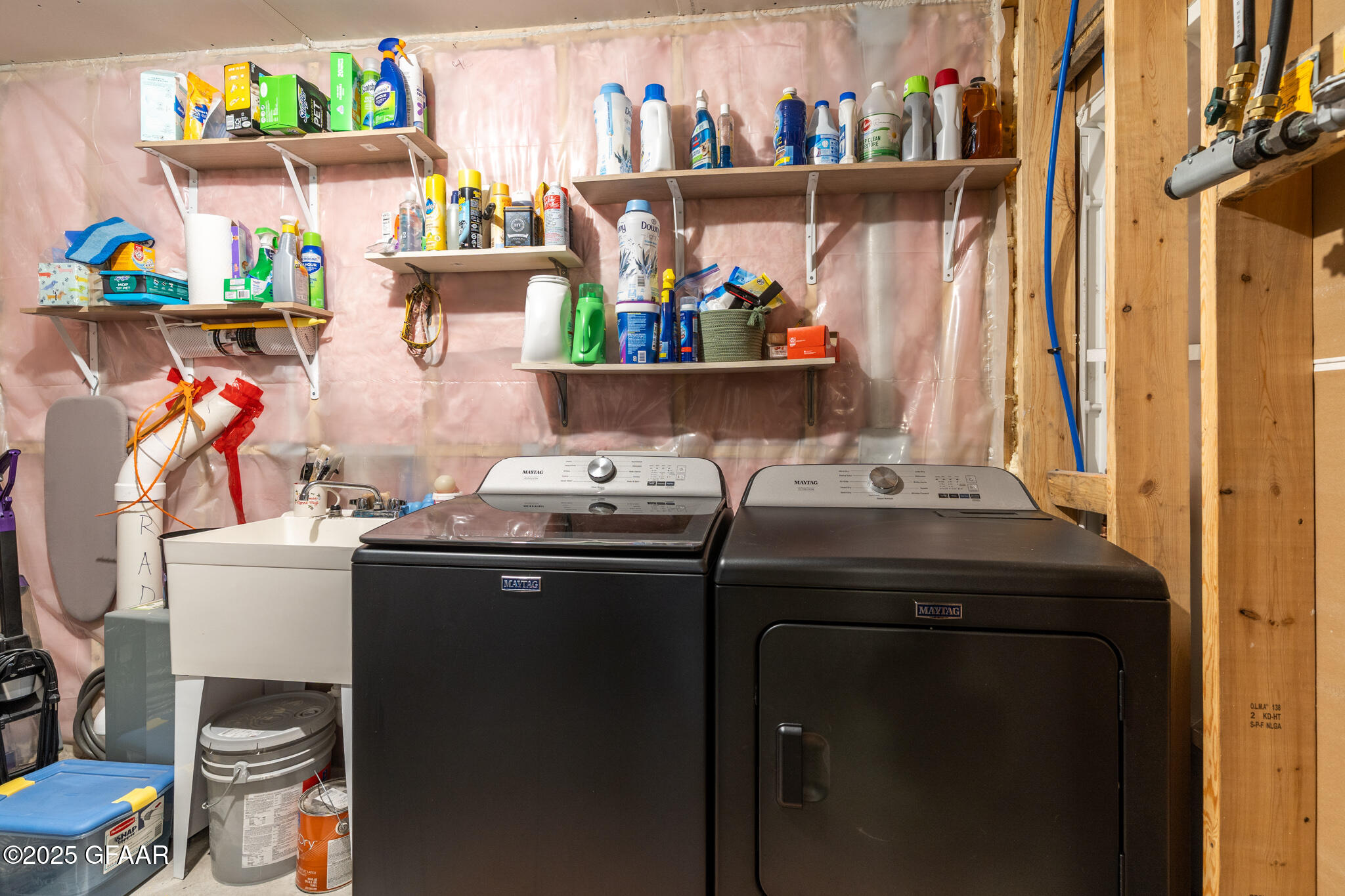 Grand Forks, North Dakota 58201, United States, 4 Bedrooms Bedrooms, ,2 BathroomsBathrooms,Residential,Pending,166338