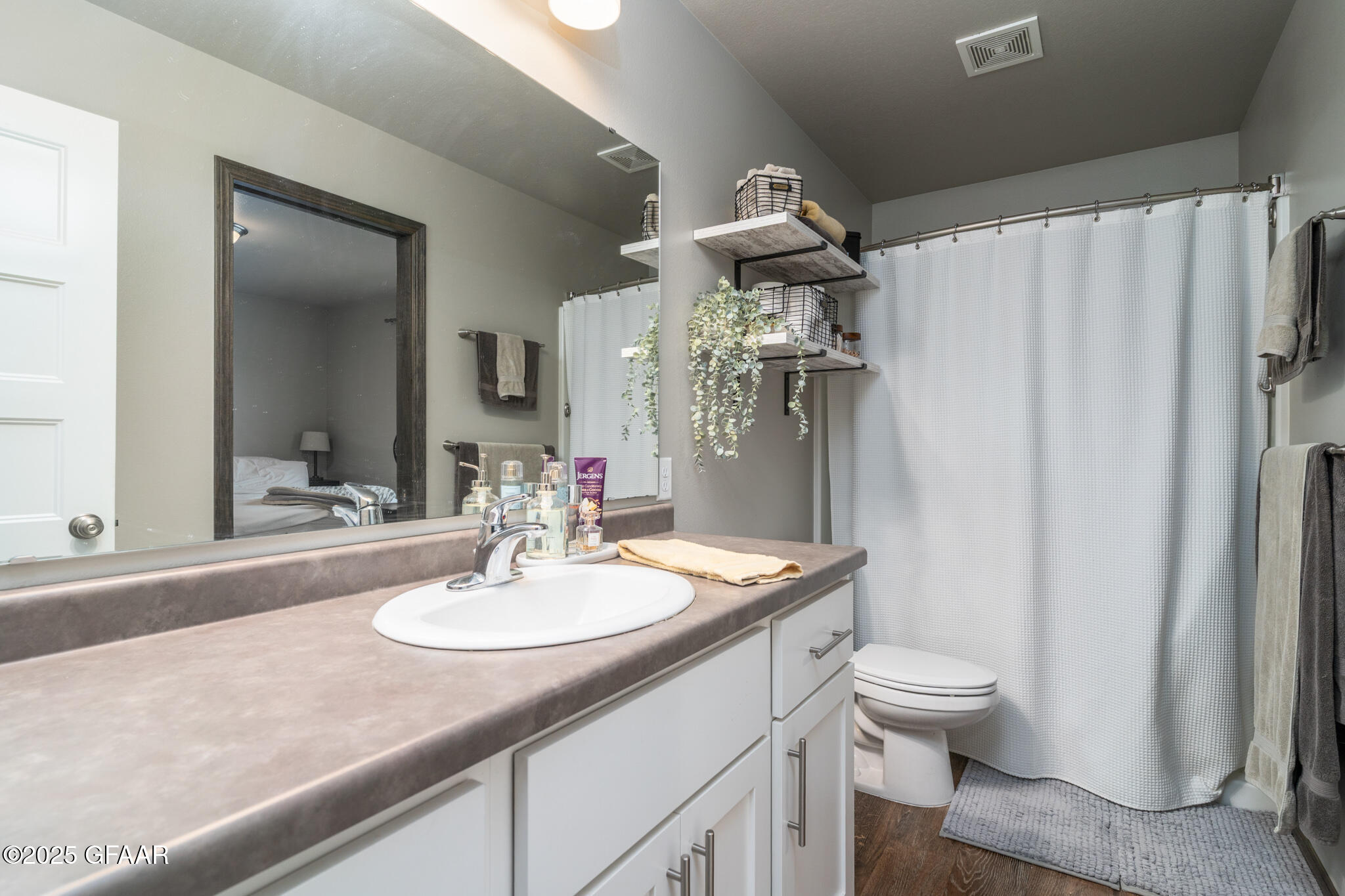 Grand Forks, North Dakota 58201, United States, 4 Bedrooms Bedrooms, ,2 BathroomsBathrooms,Residential,Pending,166338