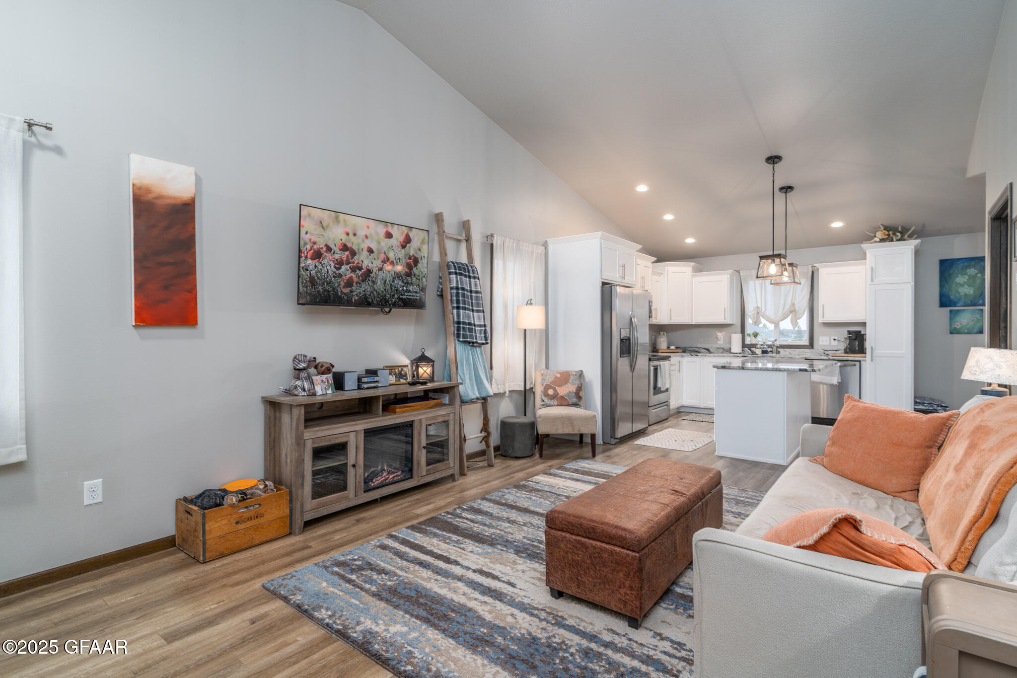 Grand Forks, North Dakota 58201, United States, 4 Bedrooms Bedrooms, ,2 BathroomsBathrooms,Residential,Pending,166338