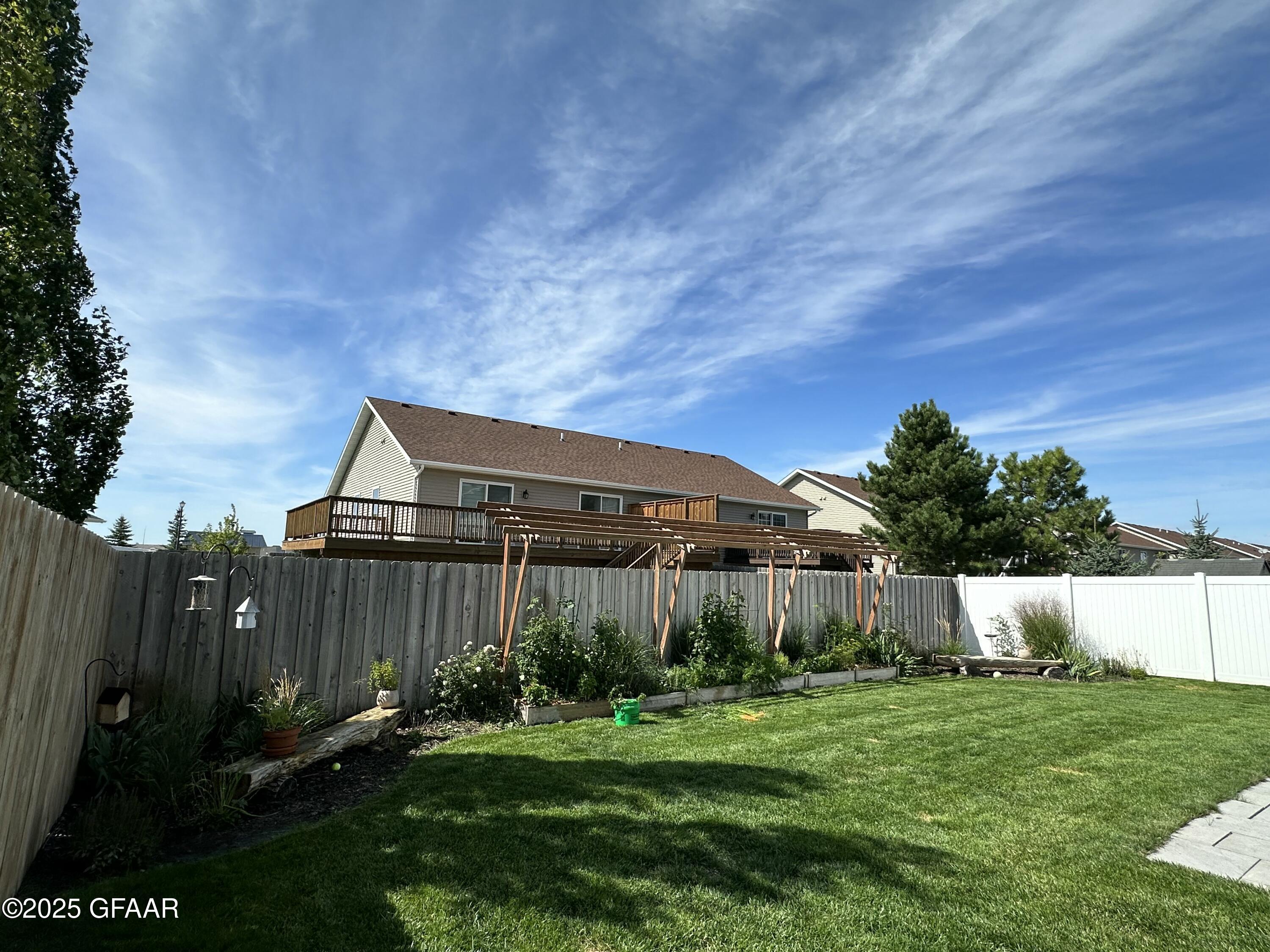 Grand Forks, North Dakota 58201, United States, 4 Bedrooms Bedrooms, ,2 BathroomsBathrooms,Residential,Pending,166338