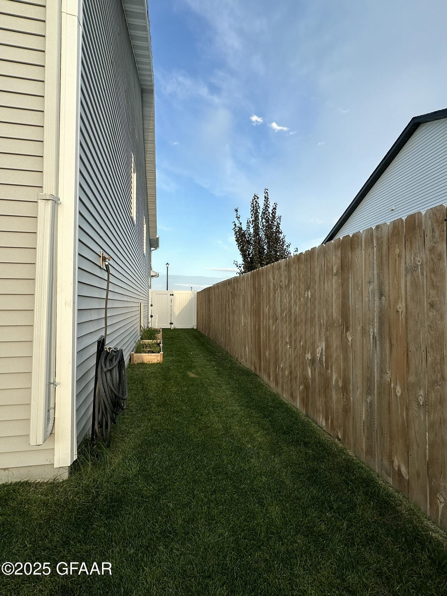 Grand Forks, North Dakota 58201, United States, 4 Bedrooms Bedrooms, ,2 BathroomsBathrooms,Residential,Pending,166338