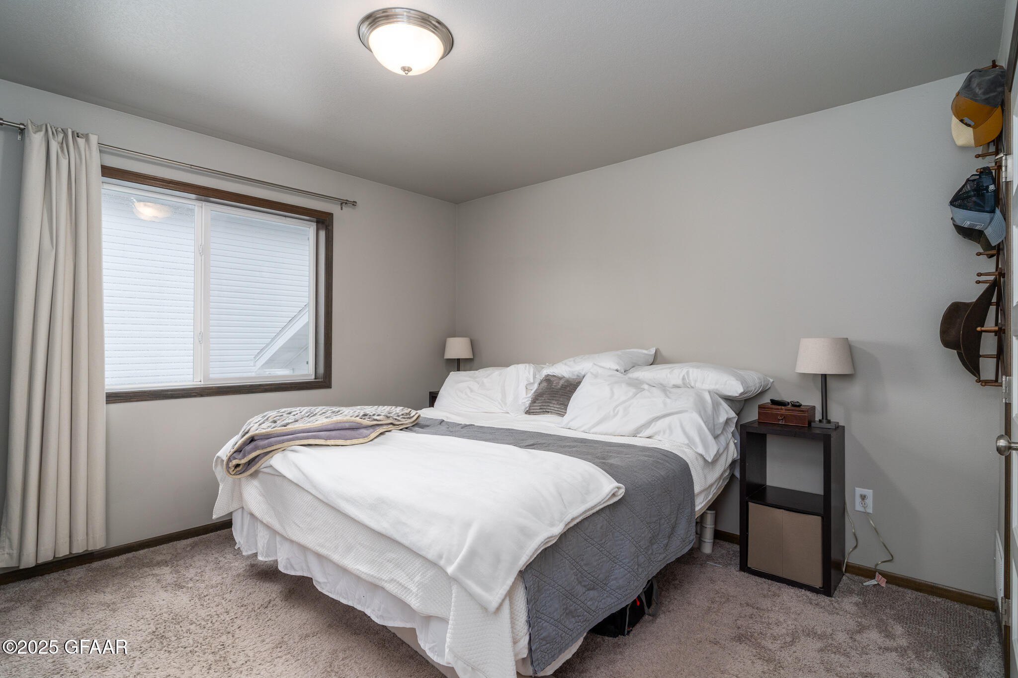 Grand Forks, North Dakota 58201, United States, 4 Bedrooms Bedrooms, ,2 BathroomsBathrooms,Residential,Pending,166338