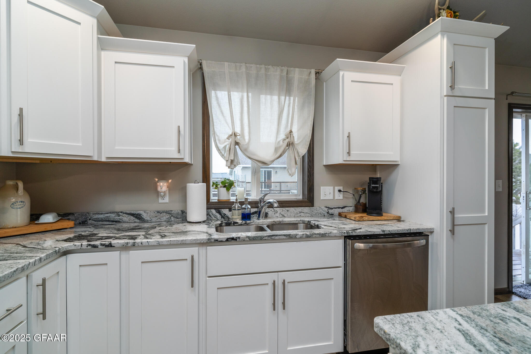 Grand Forks, North Dakota 58201, United States, 4 Bedrooms Bedrooms, ,2 BathroomsBathrooms,Residential,Pending,166338