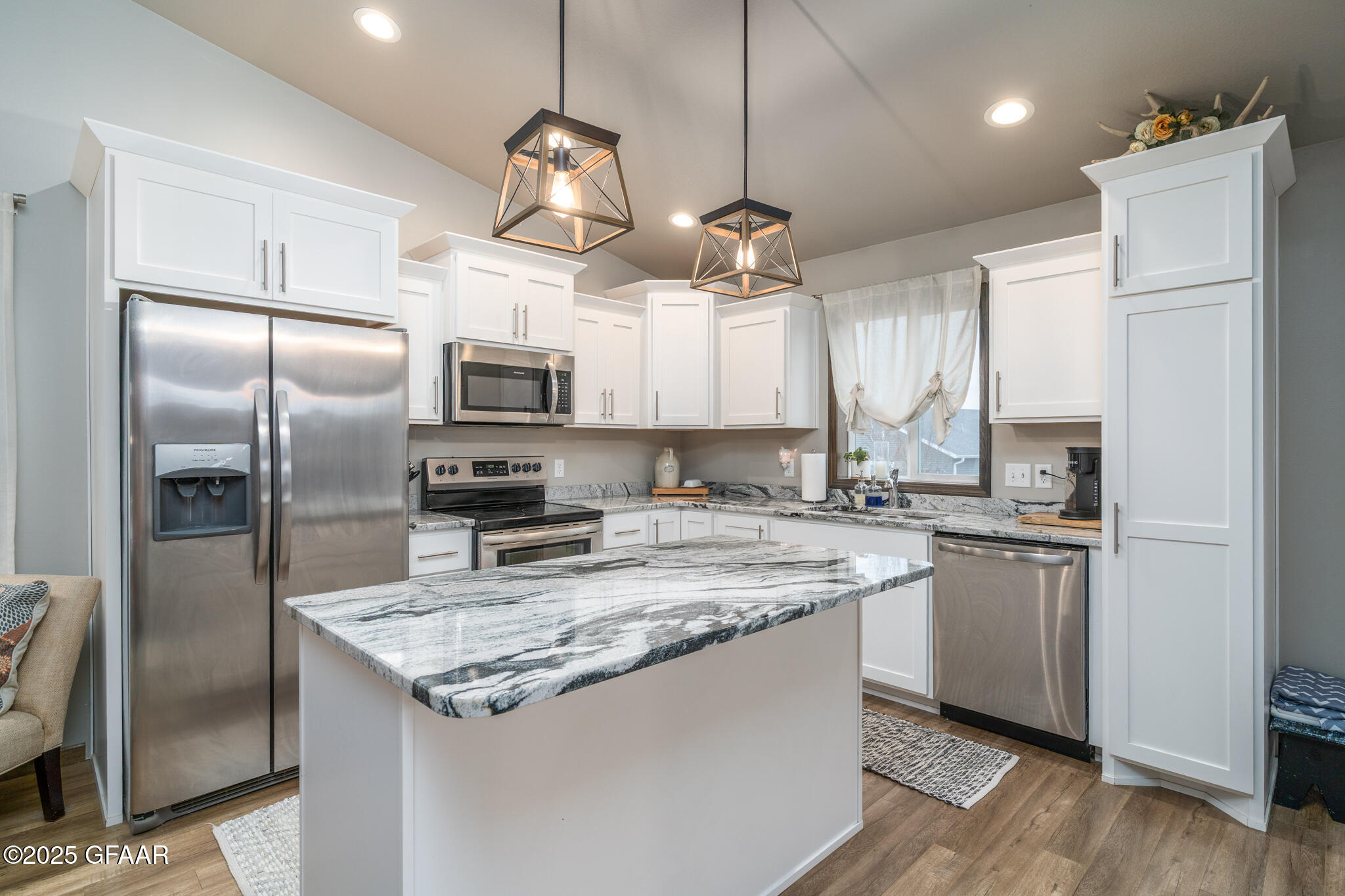 Grand Forks, North Dakota 58201, United States, 4 Bedrooms Bedrooms, ,2 BathroomsBathrooms,Residential,Pending,166338