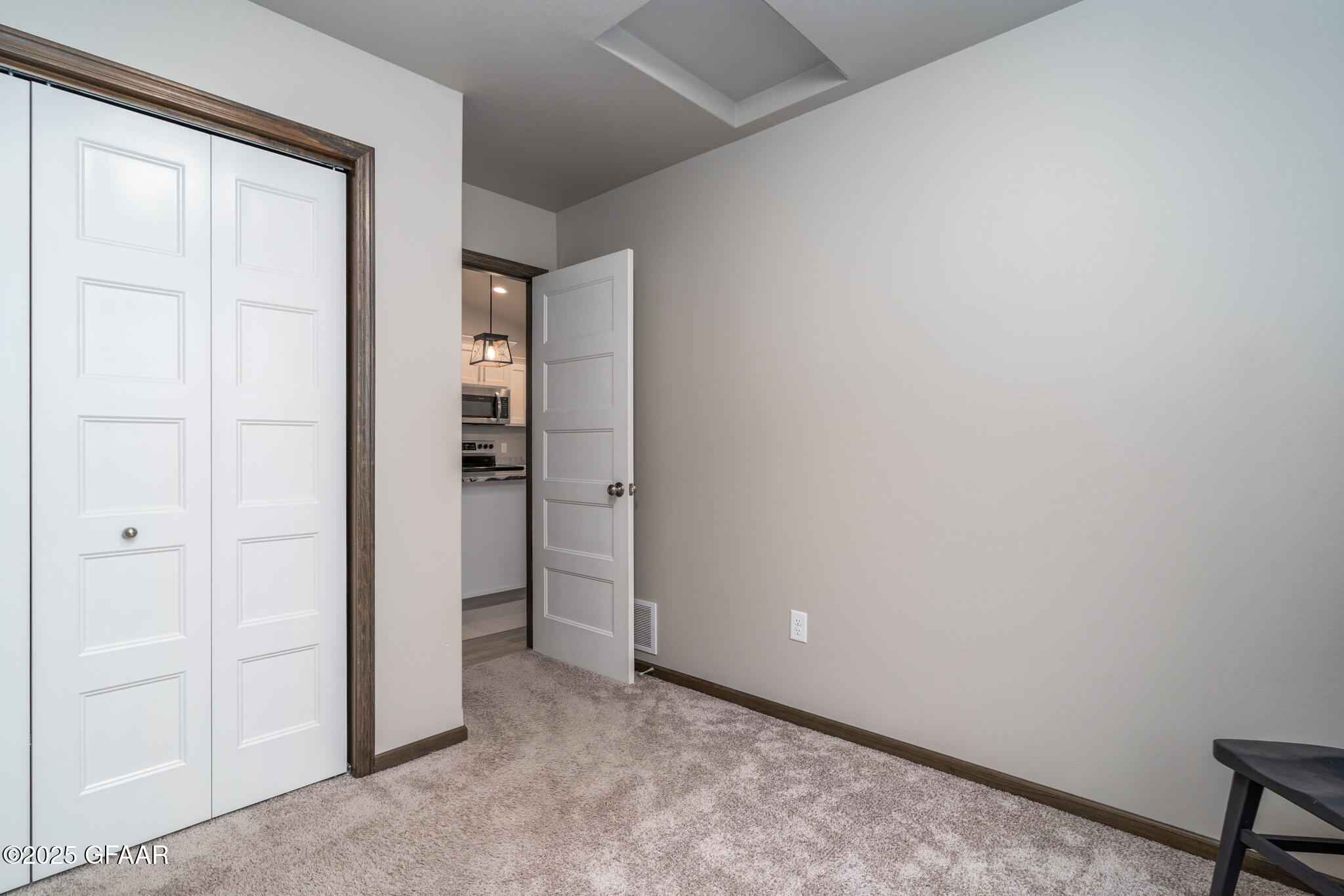 Grand Forks, North Dakota 58201, United States, 4 Bedrooms Bedrooms, ,2 BathroomsBathrooms,Residential,Pending,166338