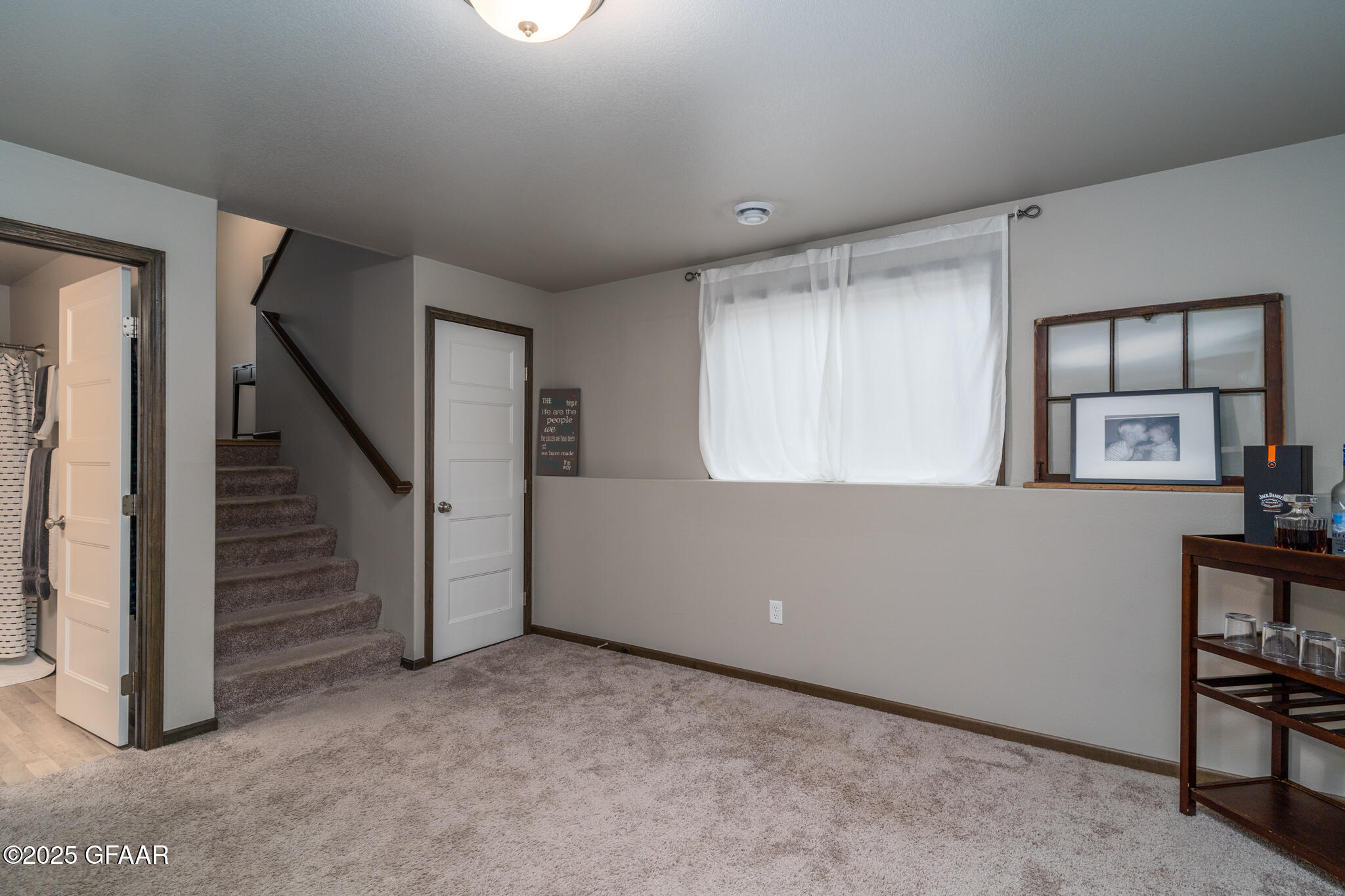 Grand Forks, North Dakota 58201, United States, 4 Bedrooms Bedrooms, ,2 BathroomsBathrooms,Residential,Pending,166338