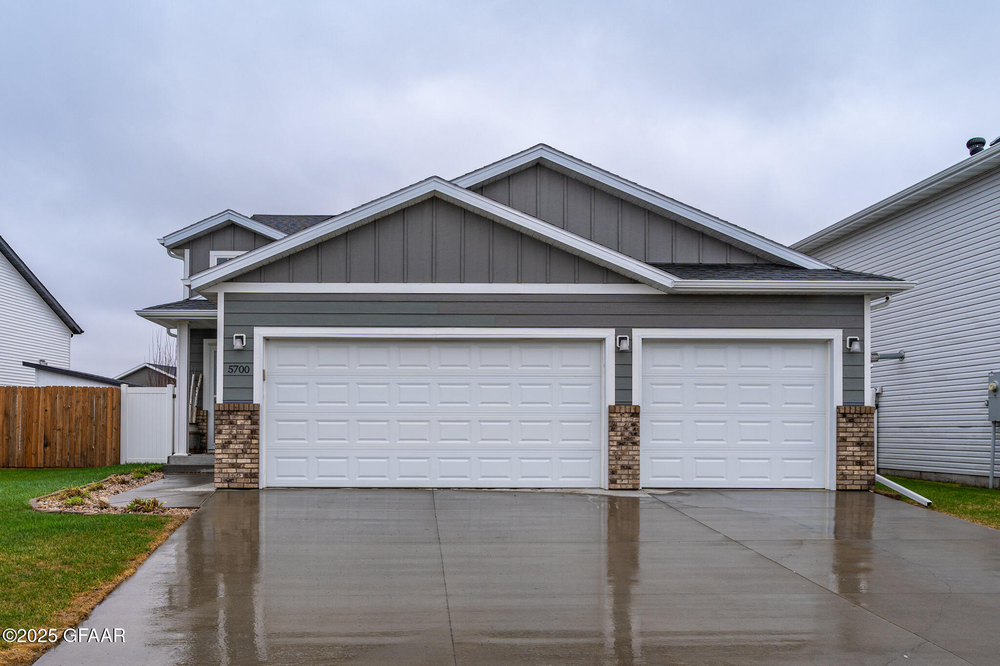 Grand Forks, North Dakota 58201, United States, 4 Bedrooms Bedrooms, ,2 BathroomsBathrooms,Residential,Pending,166338