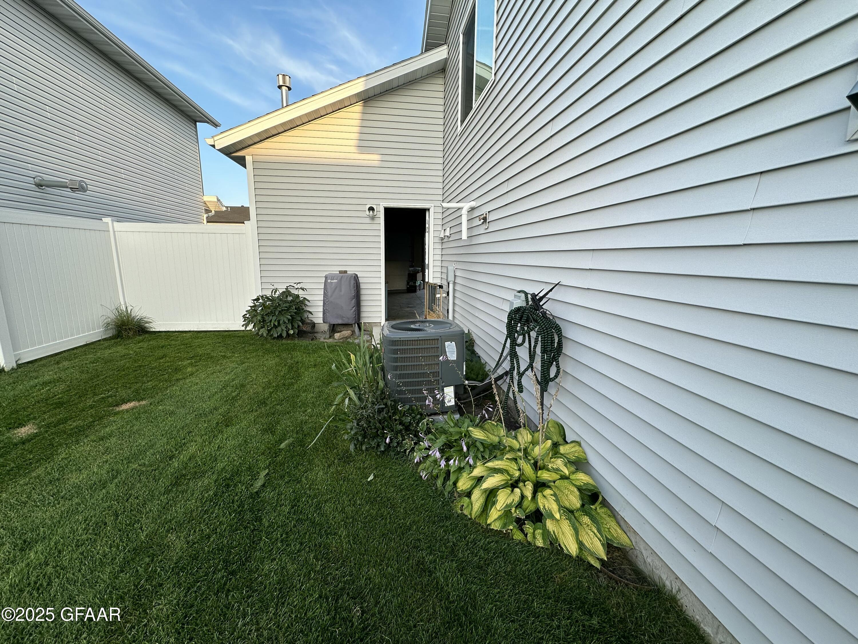 Grand Forks, North Dakota 58201, United States, 4 Bedrooms Bedrooms, ,2 BathroomsBathrooms,Residential,Pending,166338