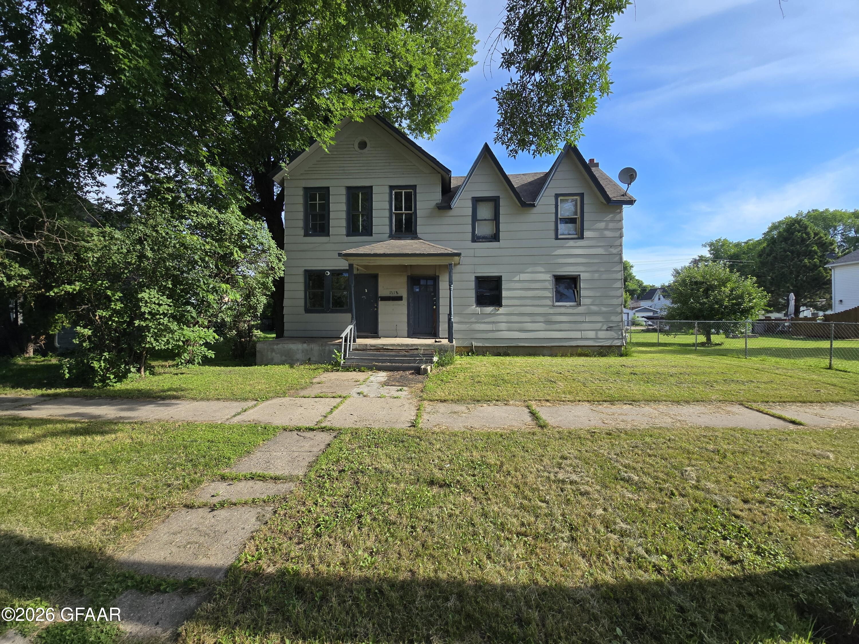 Photo 1 of 10 — 1118 1ST Avenue N, Grand Forks, ND 58203