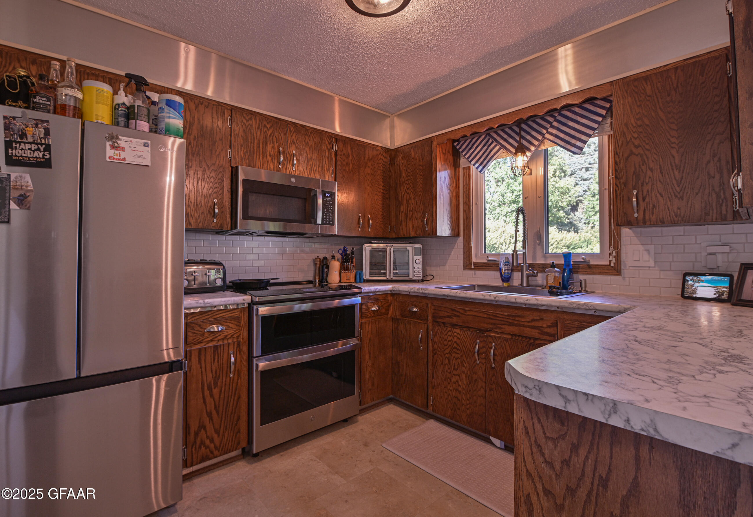 Grand Forks, North Dakota 58201, United States, 3 Bedrooms Bedrooms, ,2 BathroomsBathrooms,Residential,Pending,203314