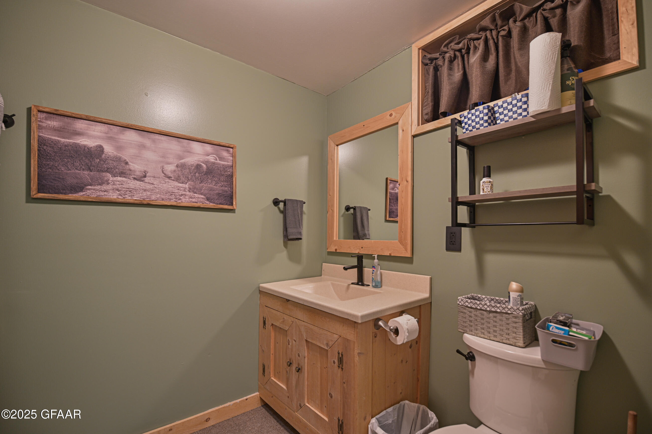 Grand Forks, North Dakota 58201, United States, 3 Bedrooms Bedrooms, ,2 BathroomsBathrooms,Residential,Pending,203314