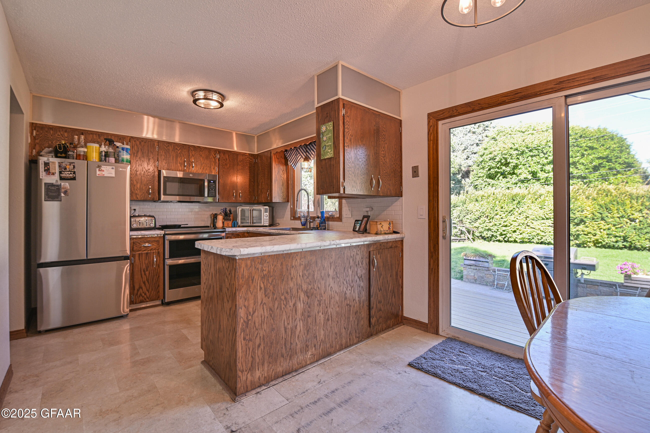 Grand Forks, North Dakota 58201, United States, 3 Bedrooms Bedrooms, ,2 BathroomsBathrooms,Residential,Pending,203314