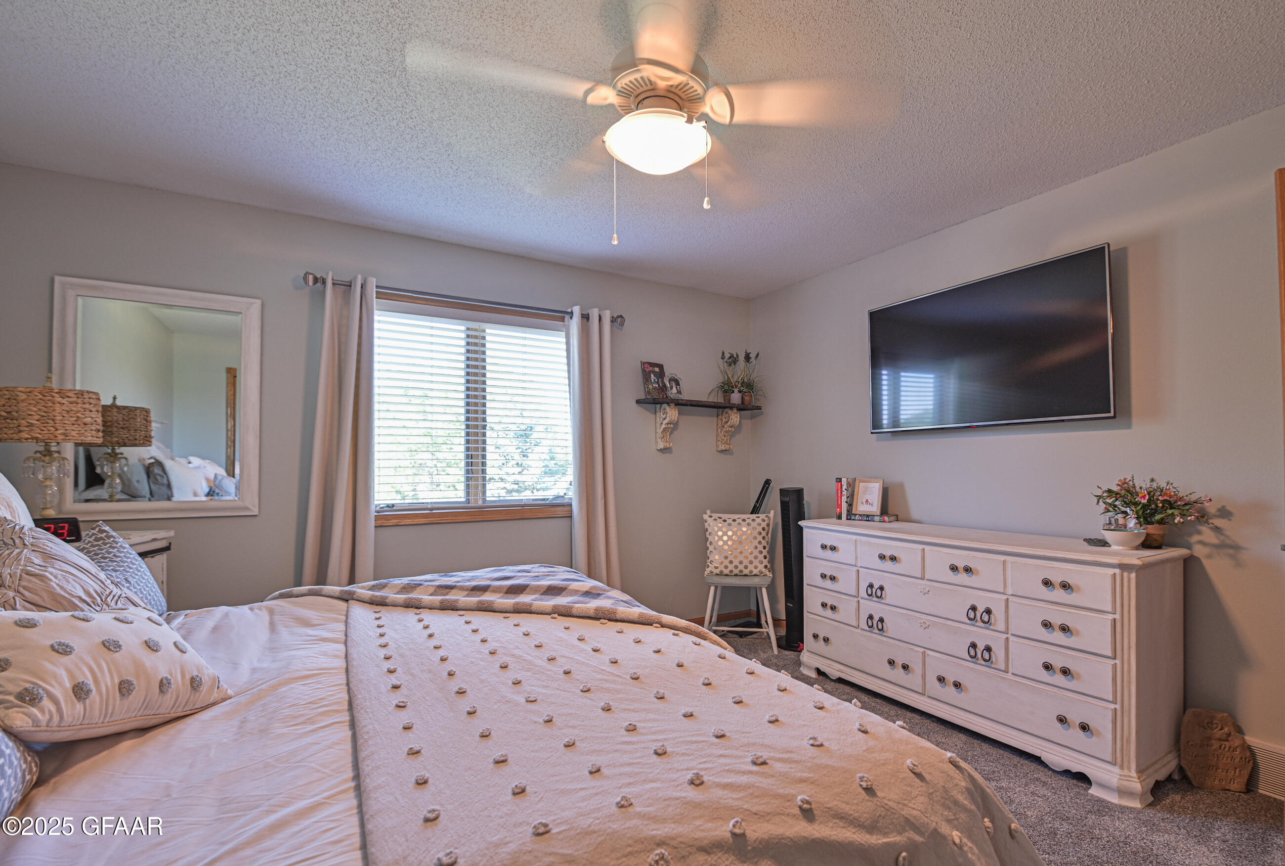 Grand Forks, North Dakota 58201, United States, 6 Bedrooms Bedrooms, ,3 BathroomsBathrooms,Residential,Active,237239