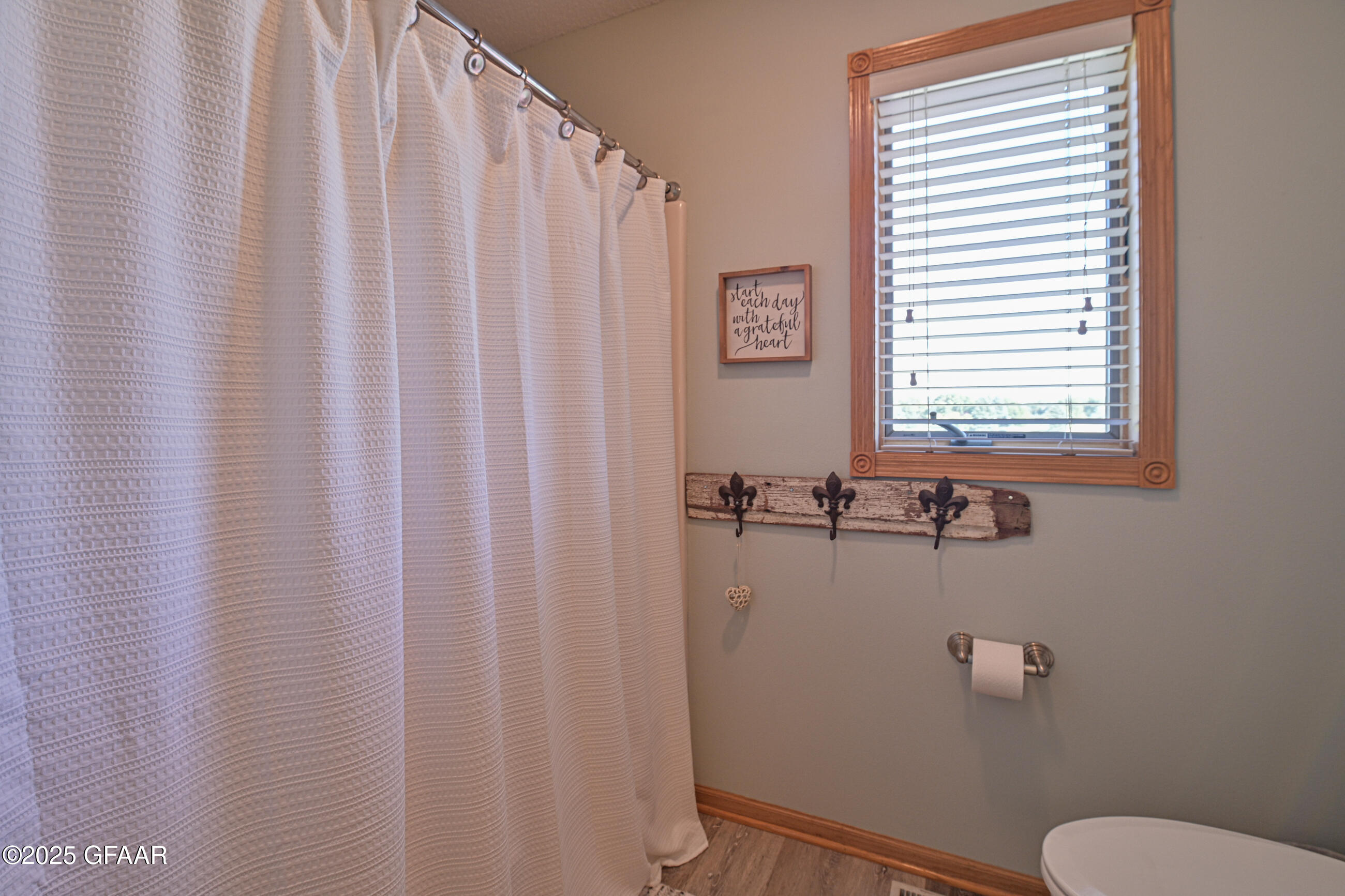 Grand Forks, North Dakota 58201, United States, 6 Bedrooms Bedrooms, ,3 BathroomsBathrooms,Residential,Active,237239