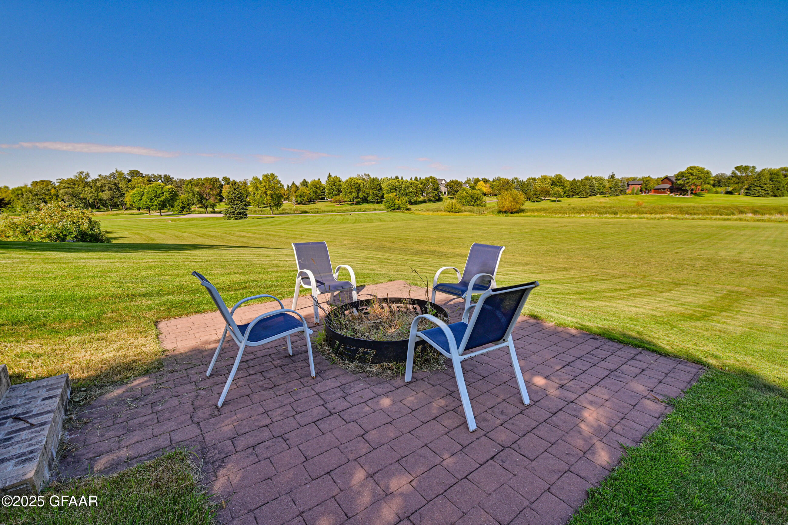 Grand Forks, North Dakota 58201, United States, 6 Bedrooms Bedrooms, ,3 BathroomsBathrooms,Residential,Active,237239